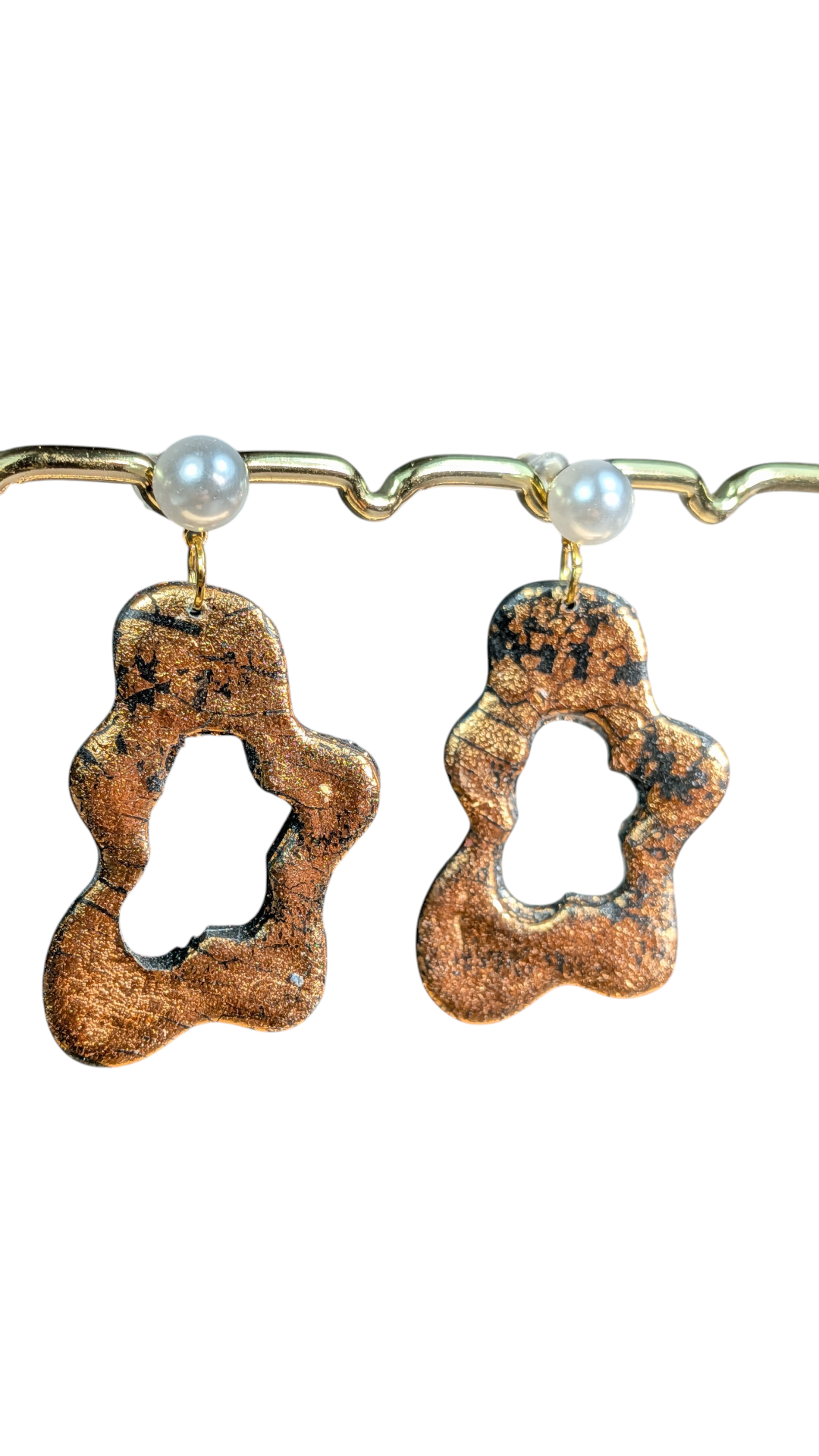 Boucles d'oreilles Fimo noir & feuille d'or rosée