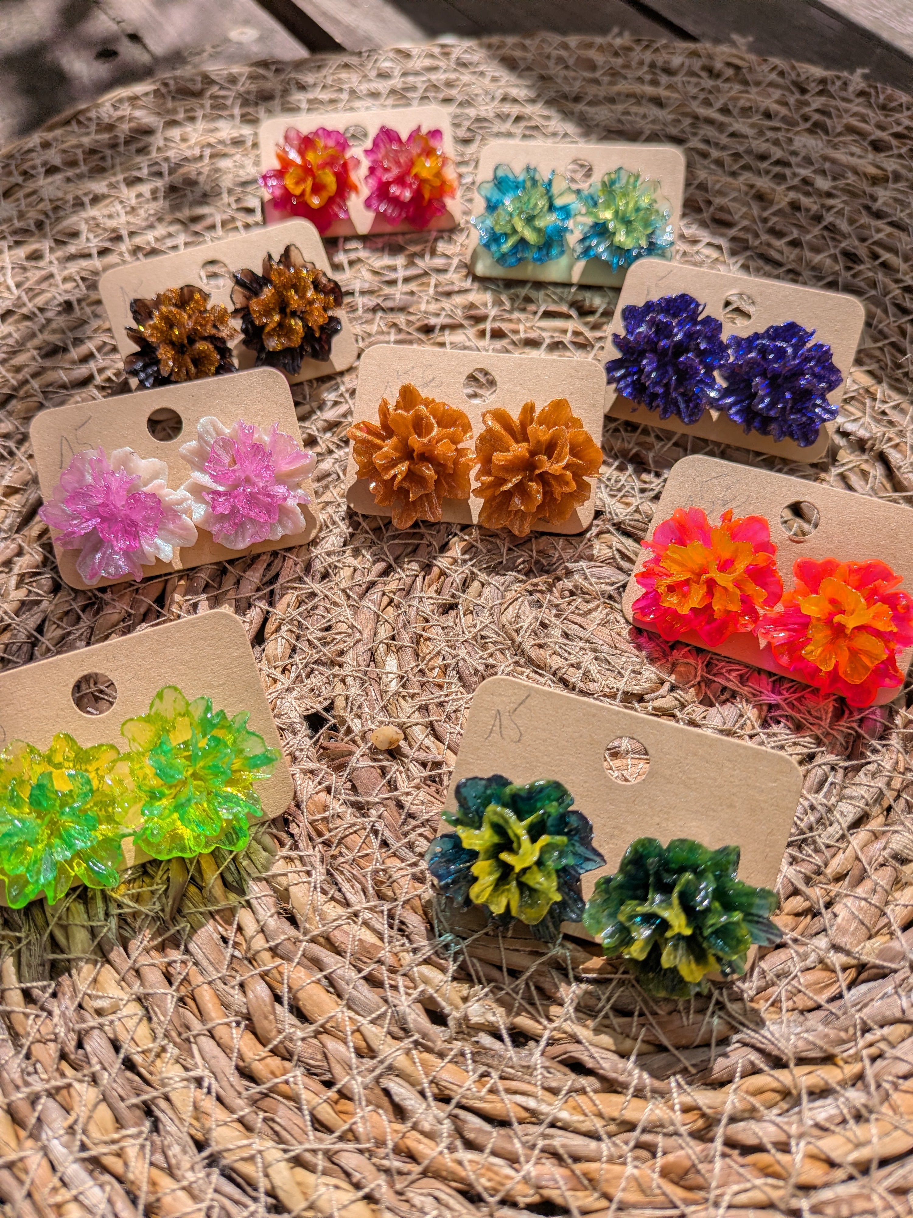 Clous d'oreilles Fleurs de Cristal en Résine Epoxy – Bicolore & Unicolore