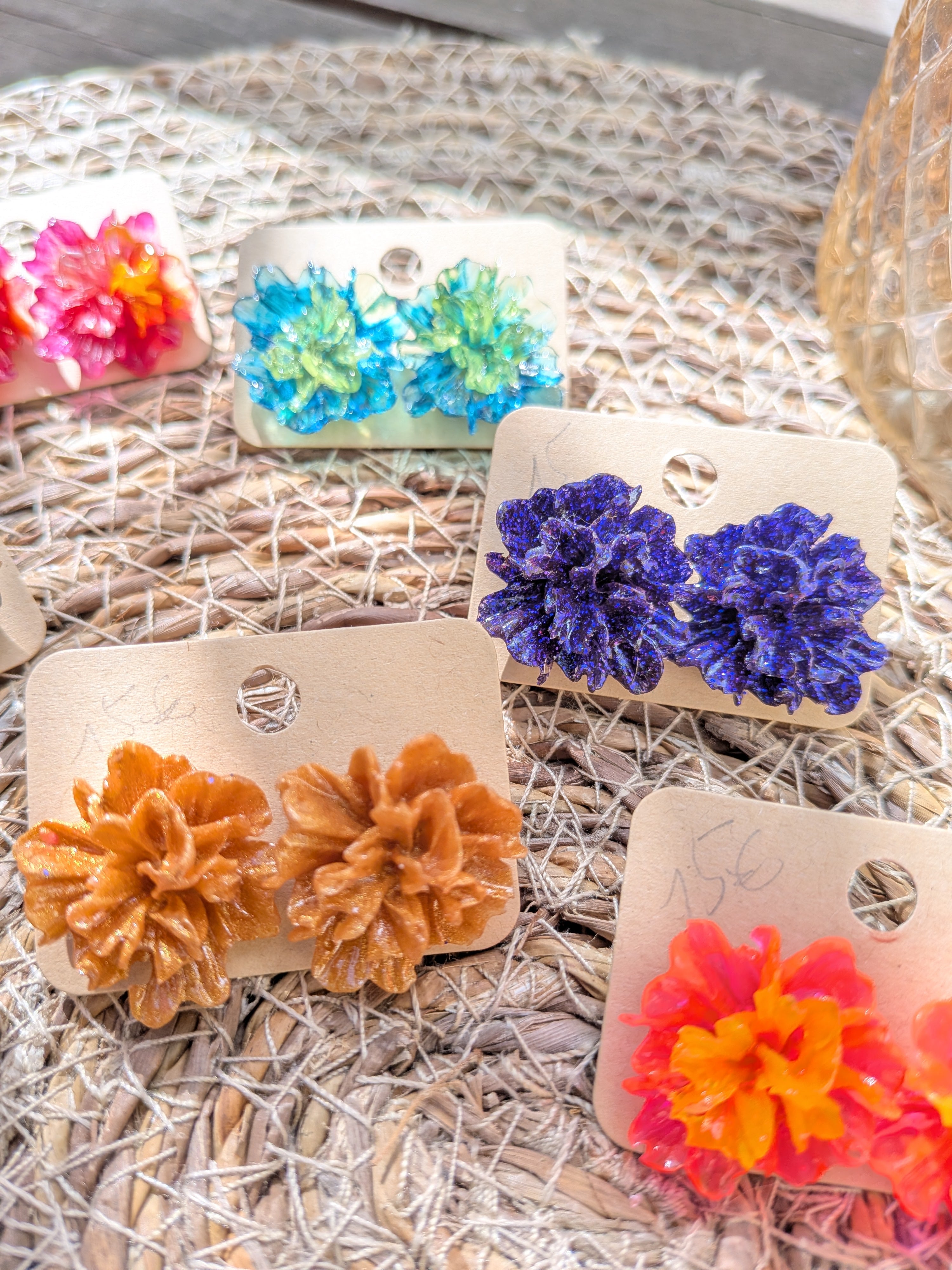 Clous d'oreilles Fleurs de Cristal en Résine Epoxy – Bicolore & Unicolore