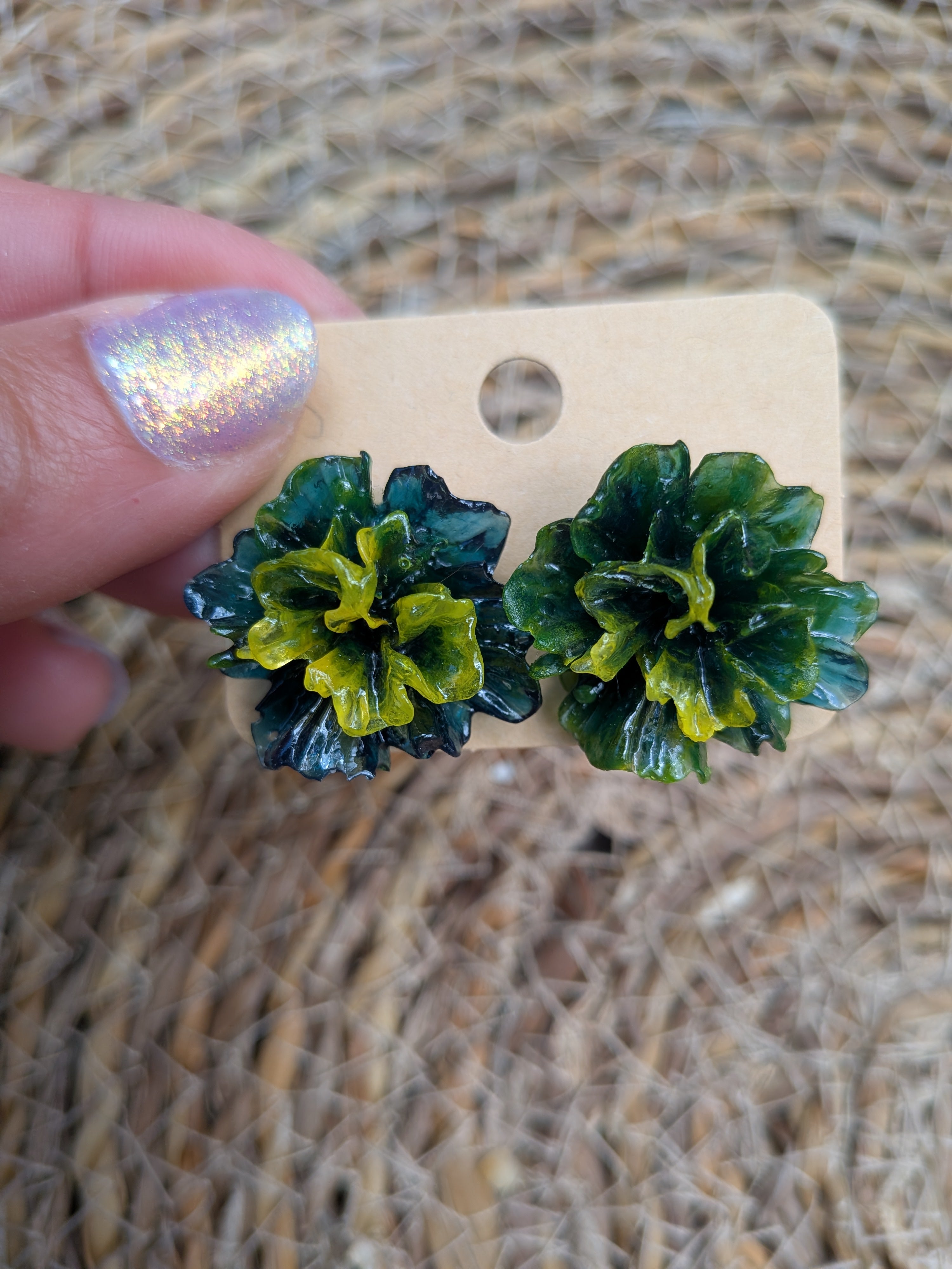 Clous d'oreilles Fleurs de Cristal en Résine Epoxy – Bicolore & Unicolore