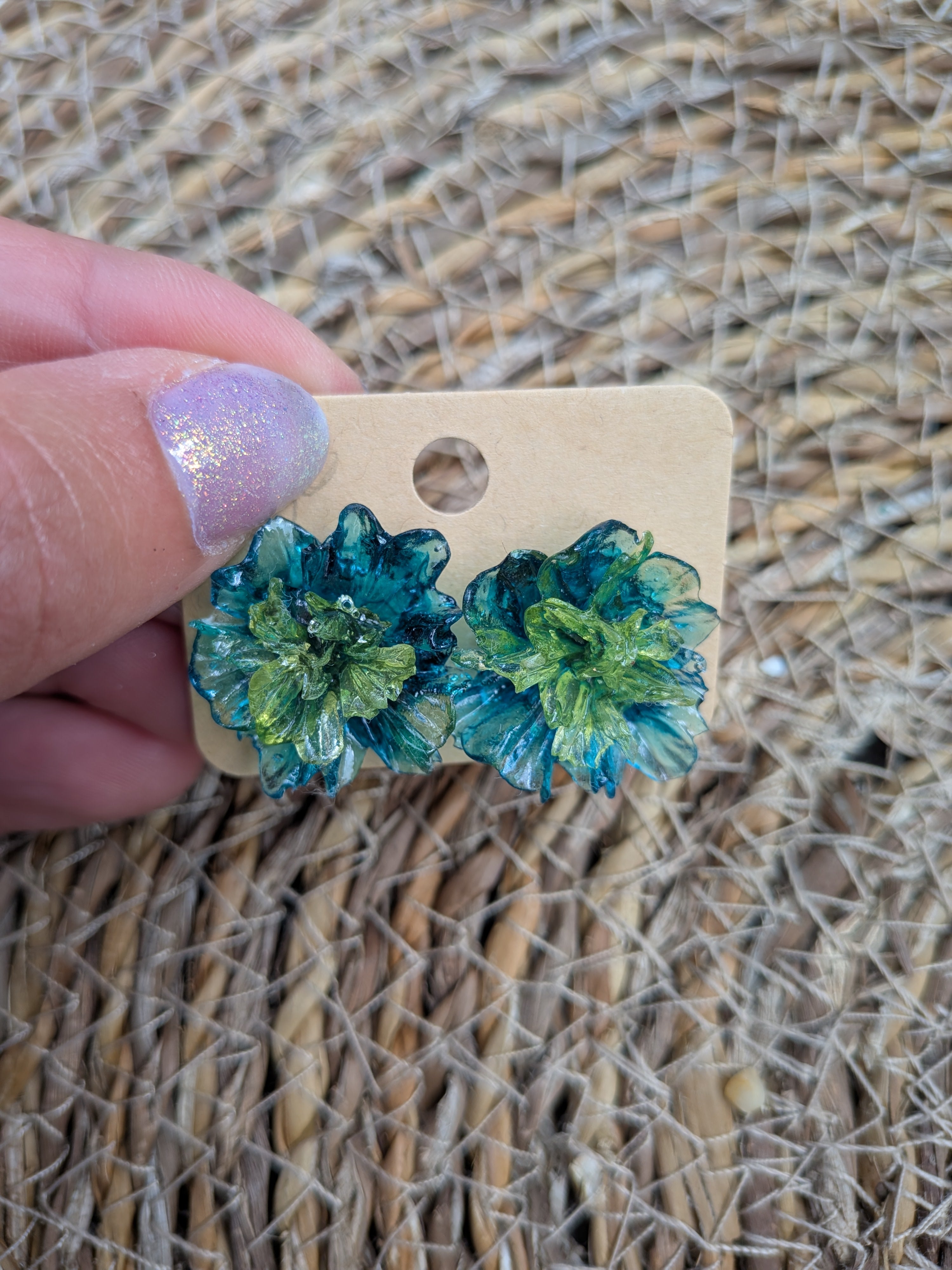 Clous d'oreilles Fleurs de Cristal en Résine Epoxy – Bicolore & Unicolore