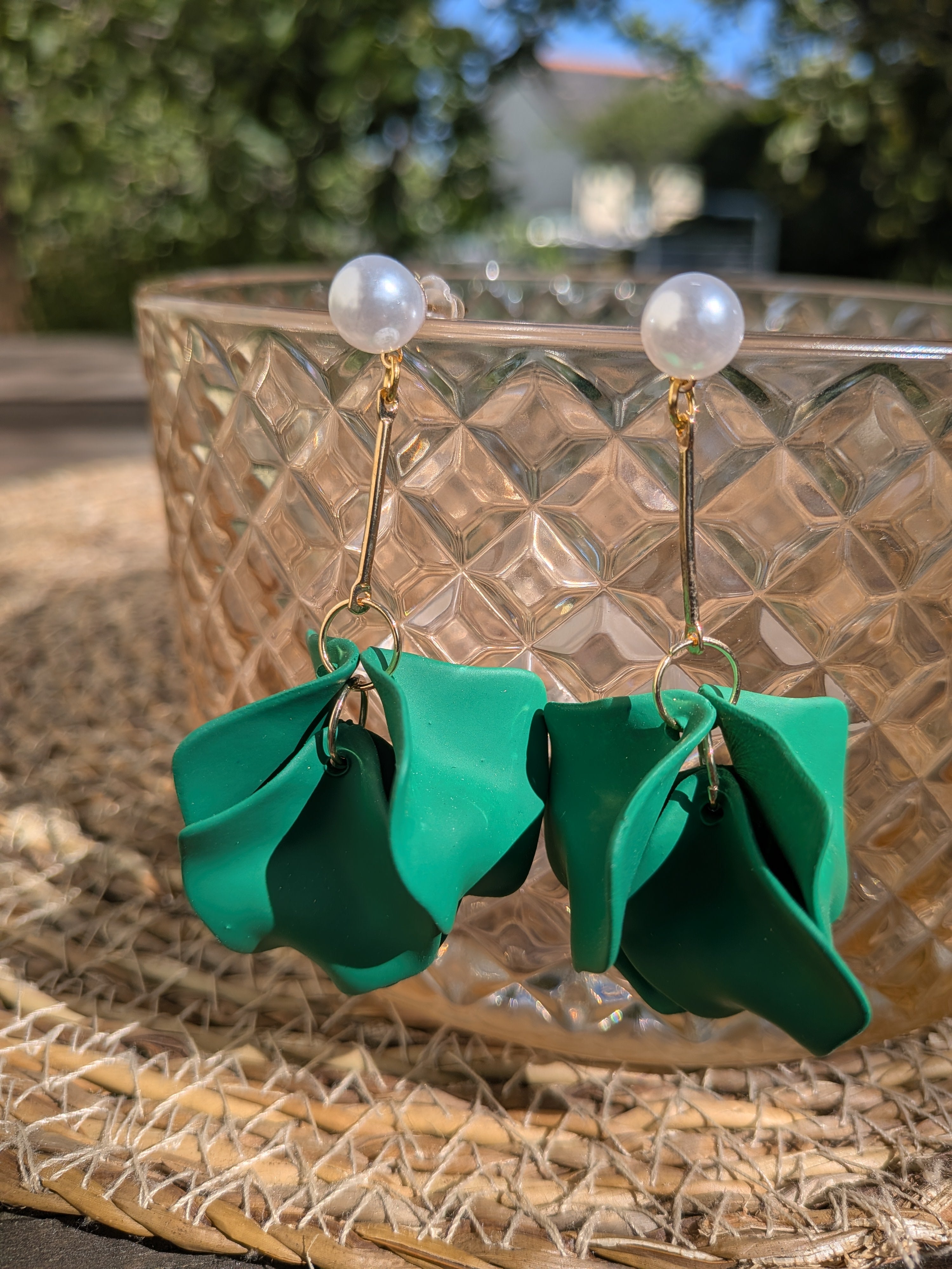 Boucles d'oreilles pétales de roses acrylique – légères et féminines