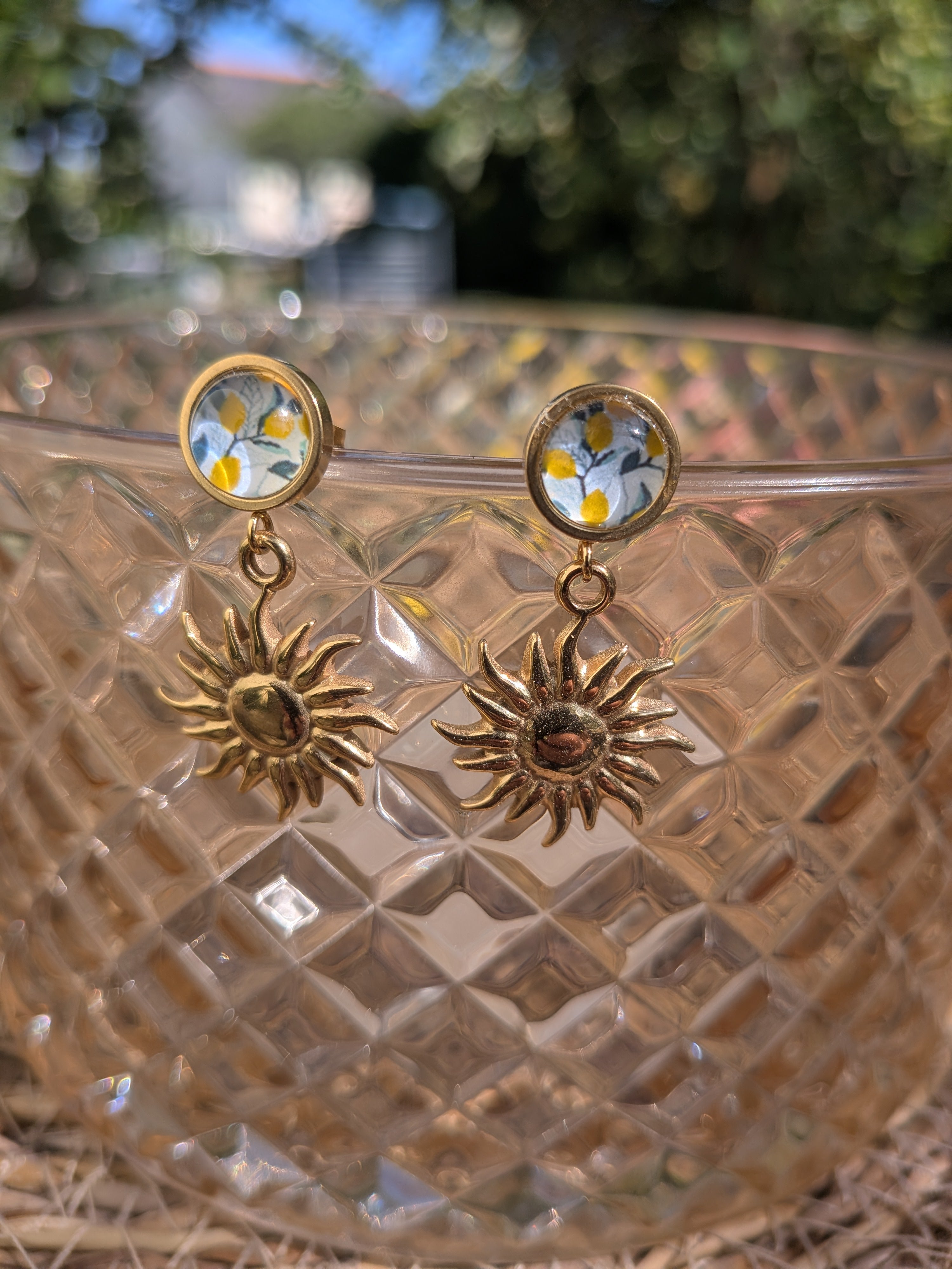 Boucles d'oreilles Soleil Citron – Acier doré & Cabochon verre