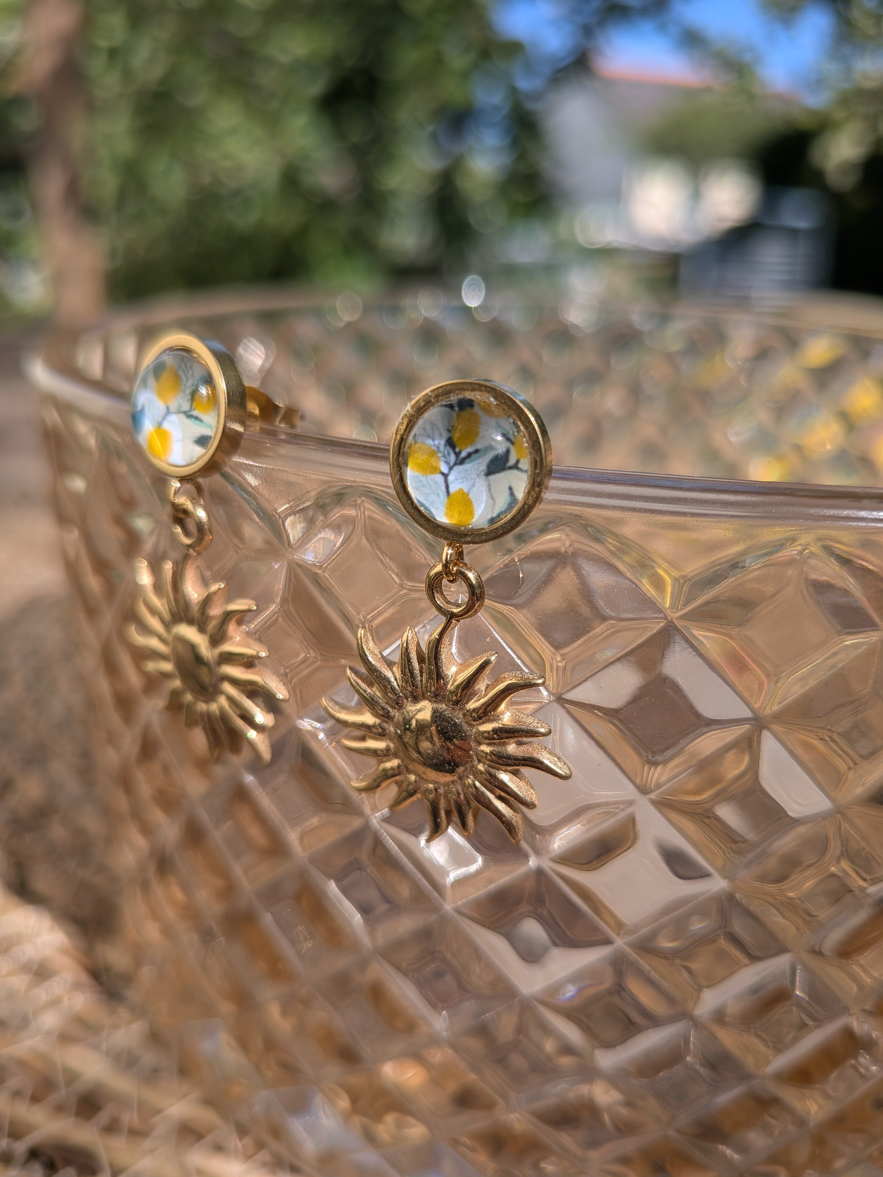 Boucles d'oreilles Soleil Citron – Acier doré & Cabochon verre