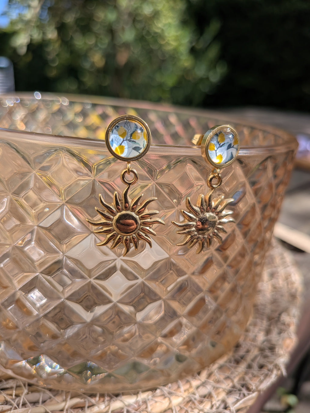 Boucles d'oreilles Soleil Citron – Acier doré & Cabochon verre