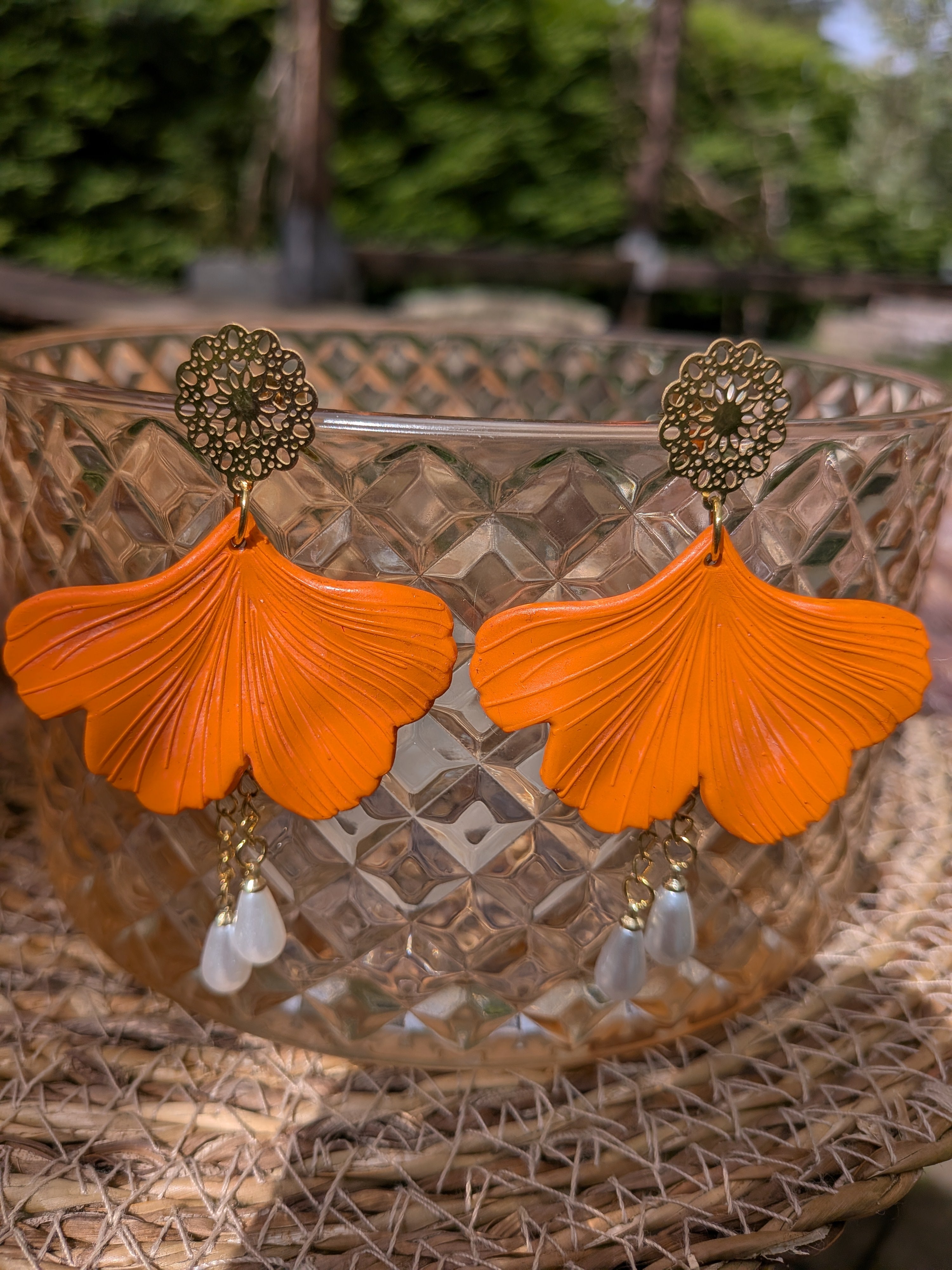 Boucles d'oreilles Ginkgo  & Perles Blanches, version dorée