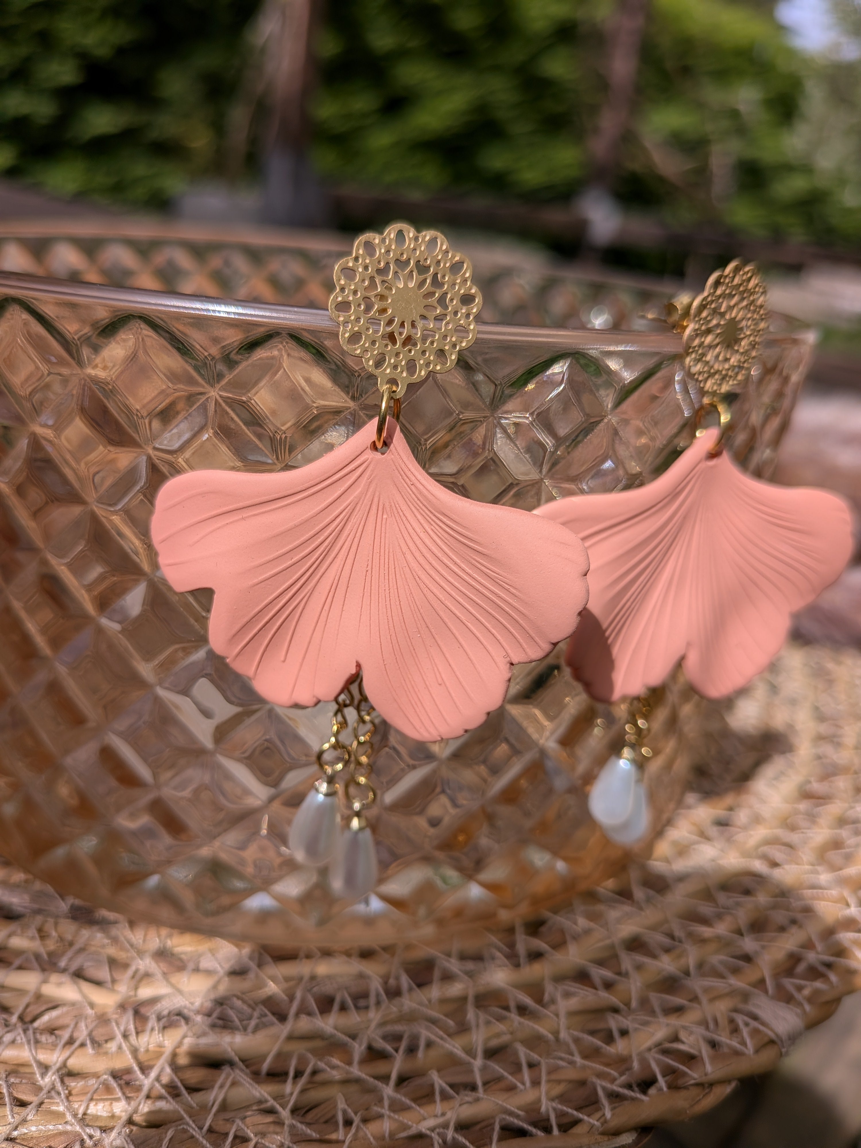Boucles d'oreilles Ginkgo  & Perles Blanches, version dorée