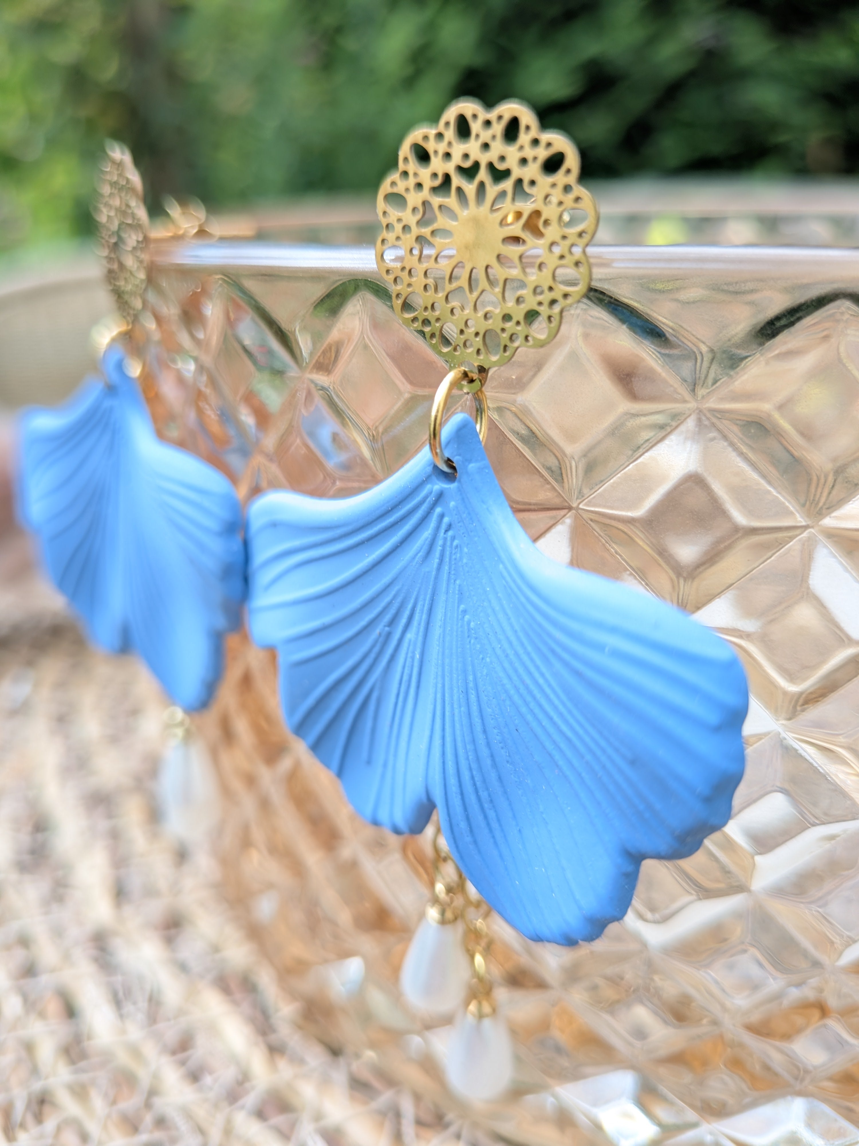 Boucles d'oreilles Ginkgo  & Perles Blanches, version dorée