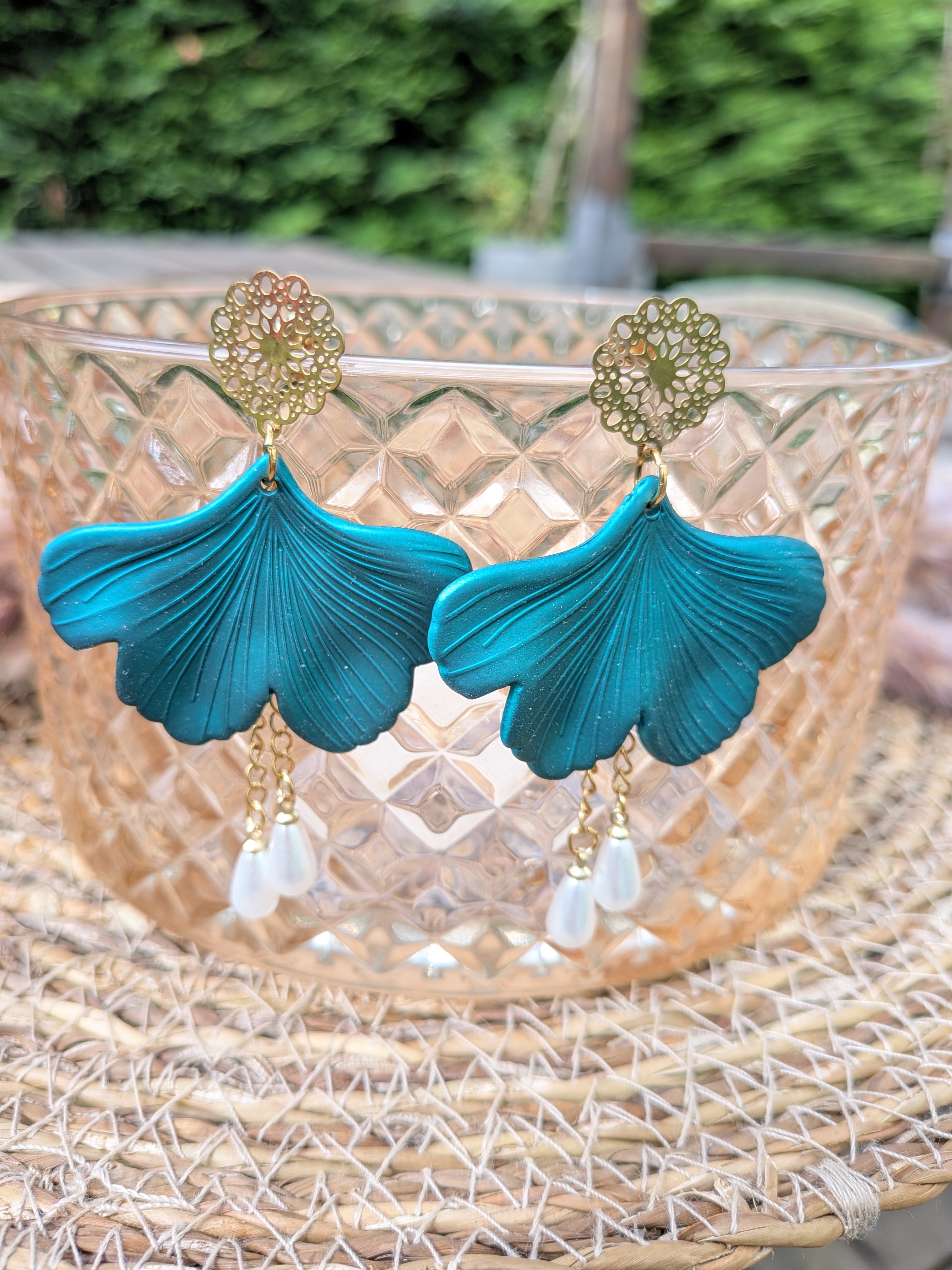Boucles d'oreilles Ginkgo  & Perles Blanches, version dorée