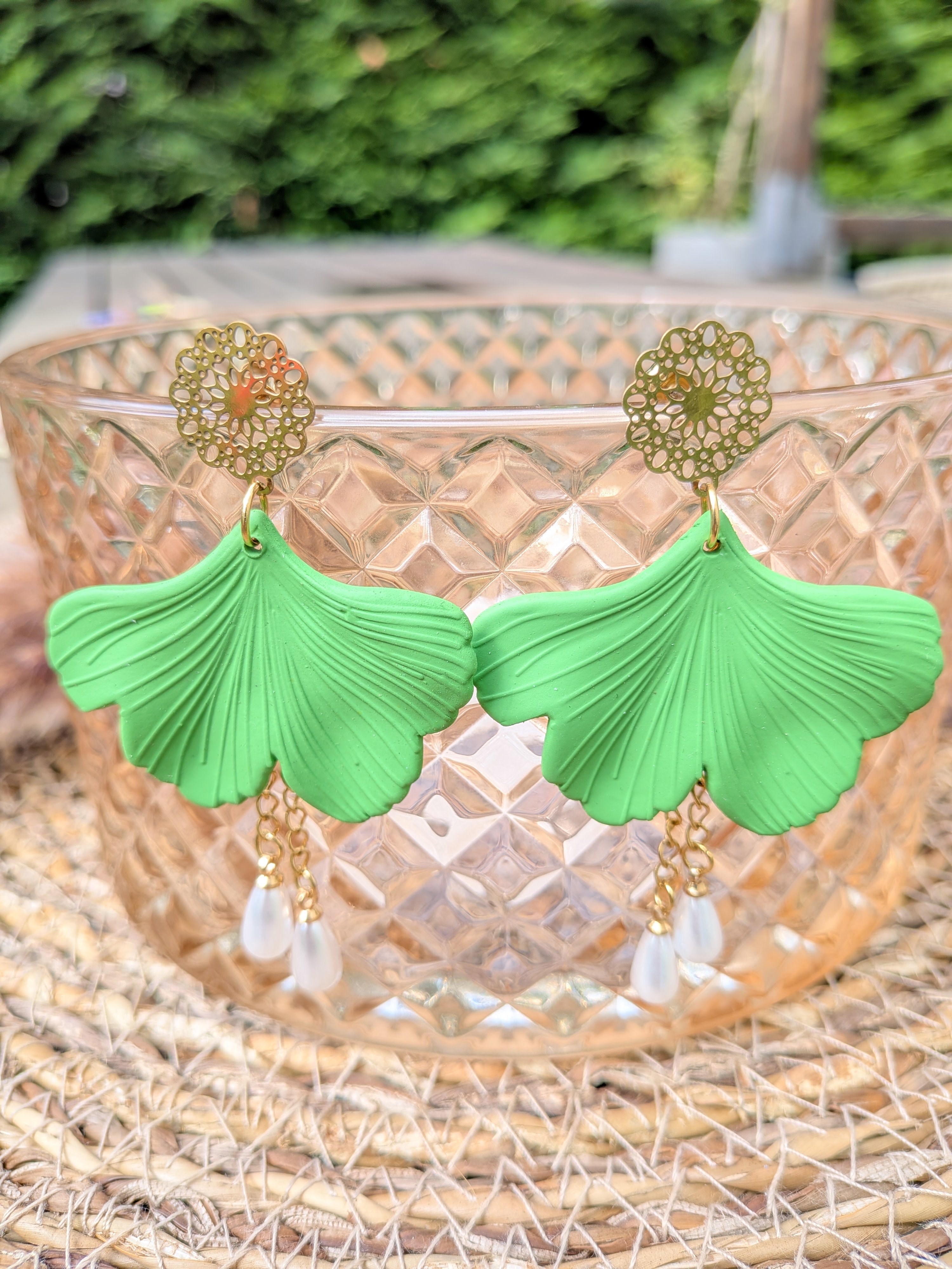 Boucles d'oreilles Ginkgo  & Perles Blanches, version dorée