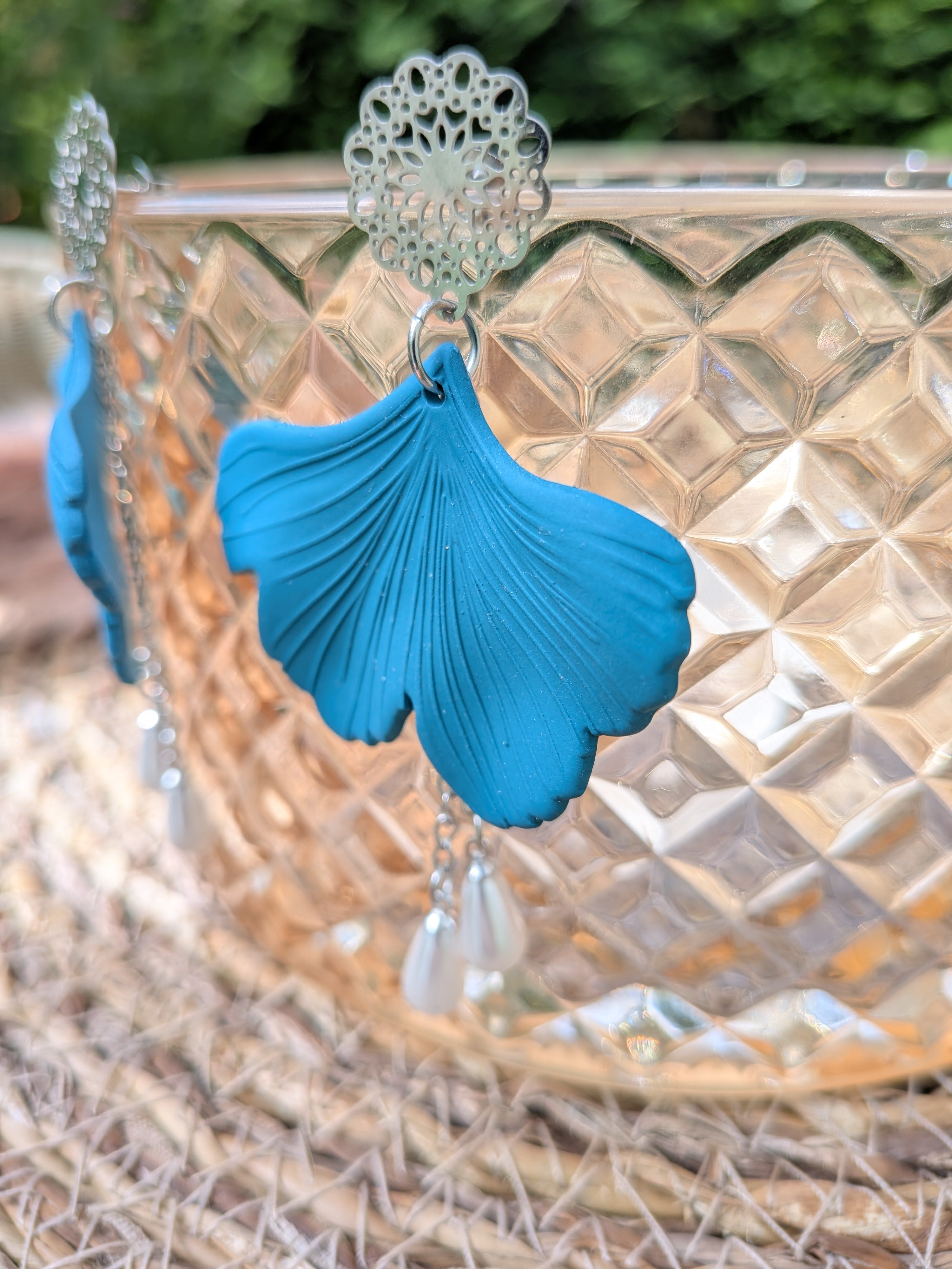 Boucles d'oreilles Ginkgo et perles, version argentée