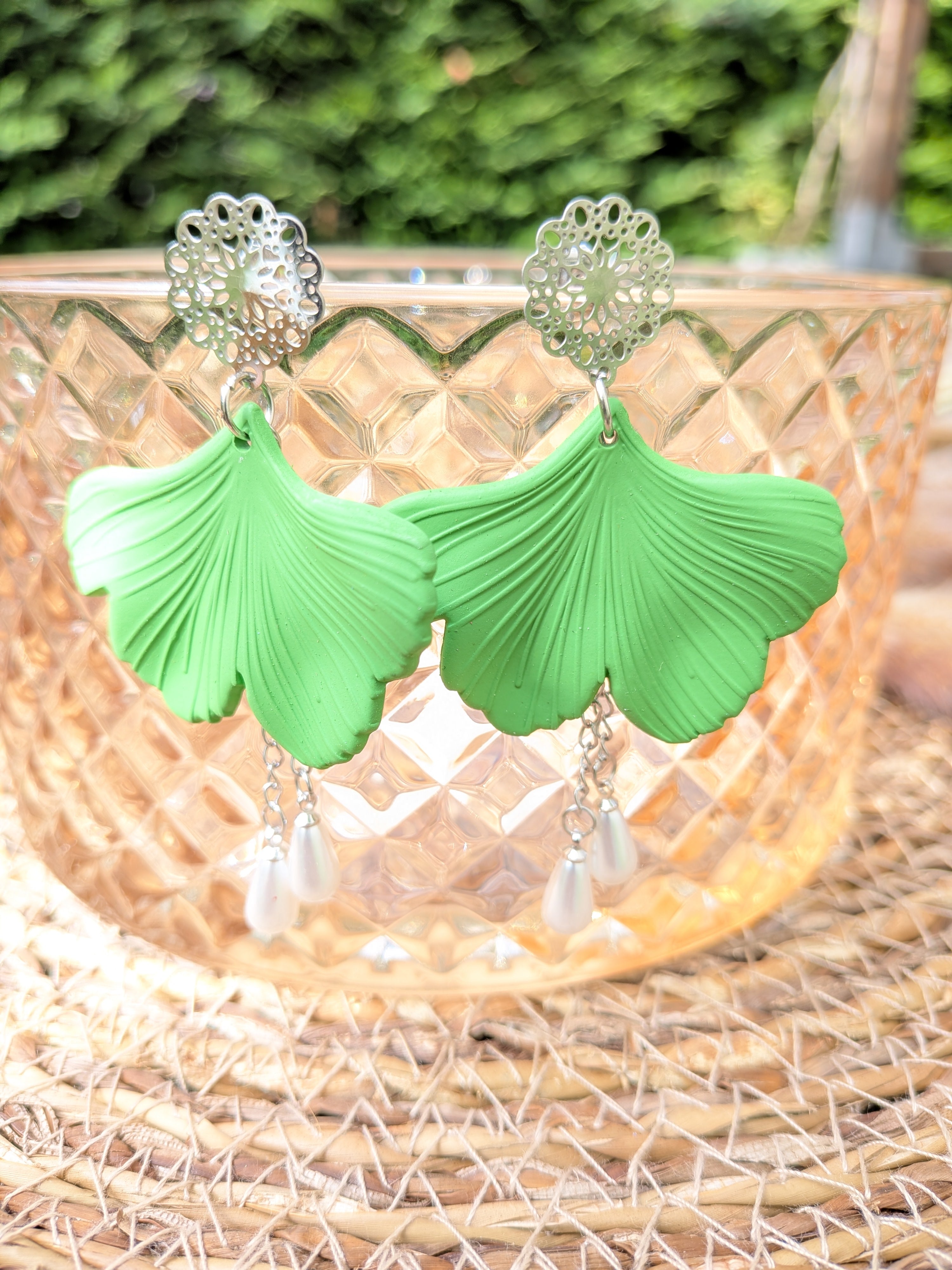 Boucles d'oreilles Ginkgo et perles, version argentée