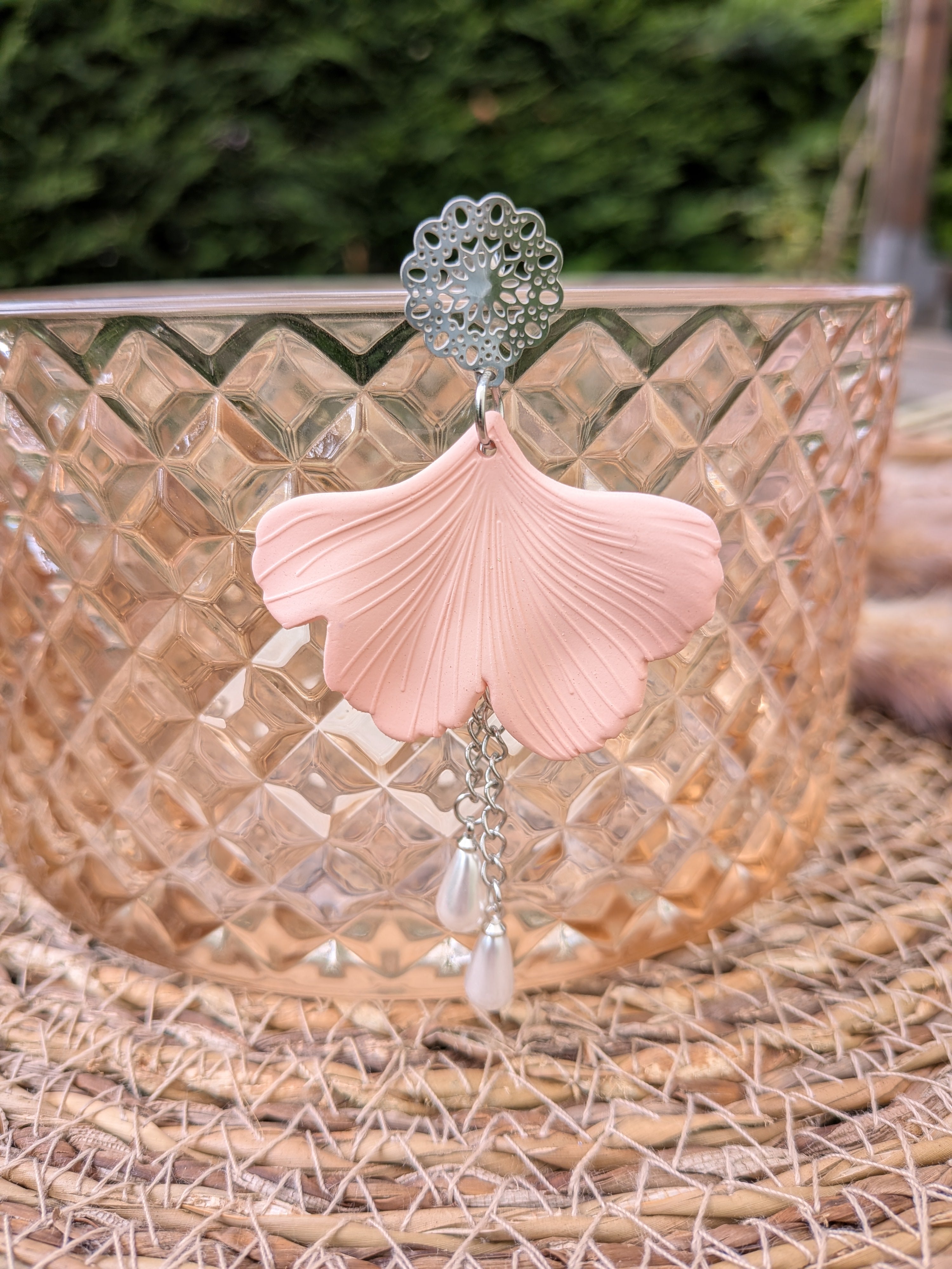 Boucles d'oreilles Ginkgo et perles, version argentée