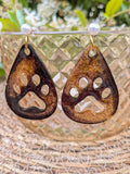 Boucles d'oreilles résine époxy patte de chat – Marron chocolat & paillettes dorées