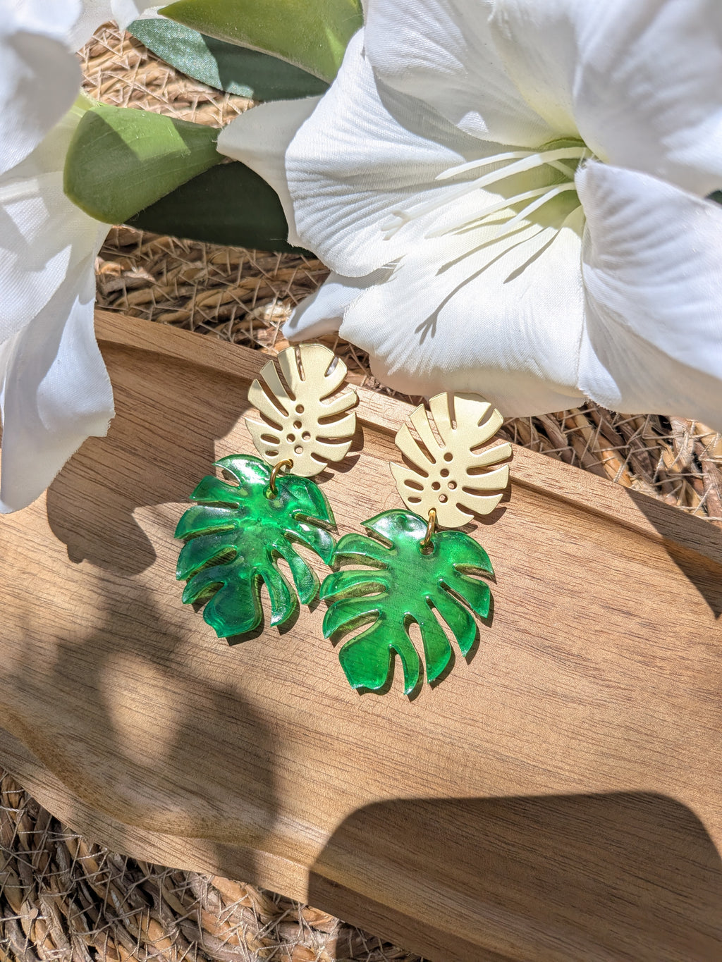 Boucles d'oreilles Feuille de Monstera – Résine Époxy Vert Vitrail
