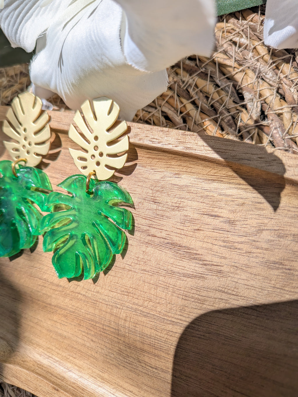 Boucles d'oreilles Feuille de Monstera – Résine Époxy Vert Vitrail