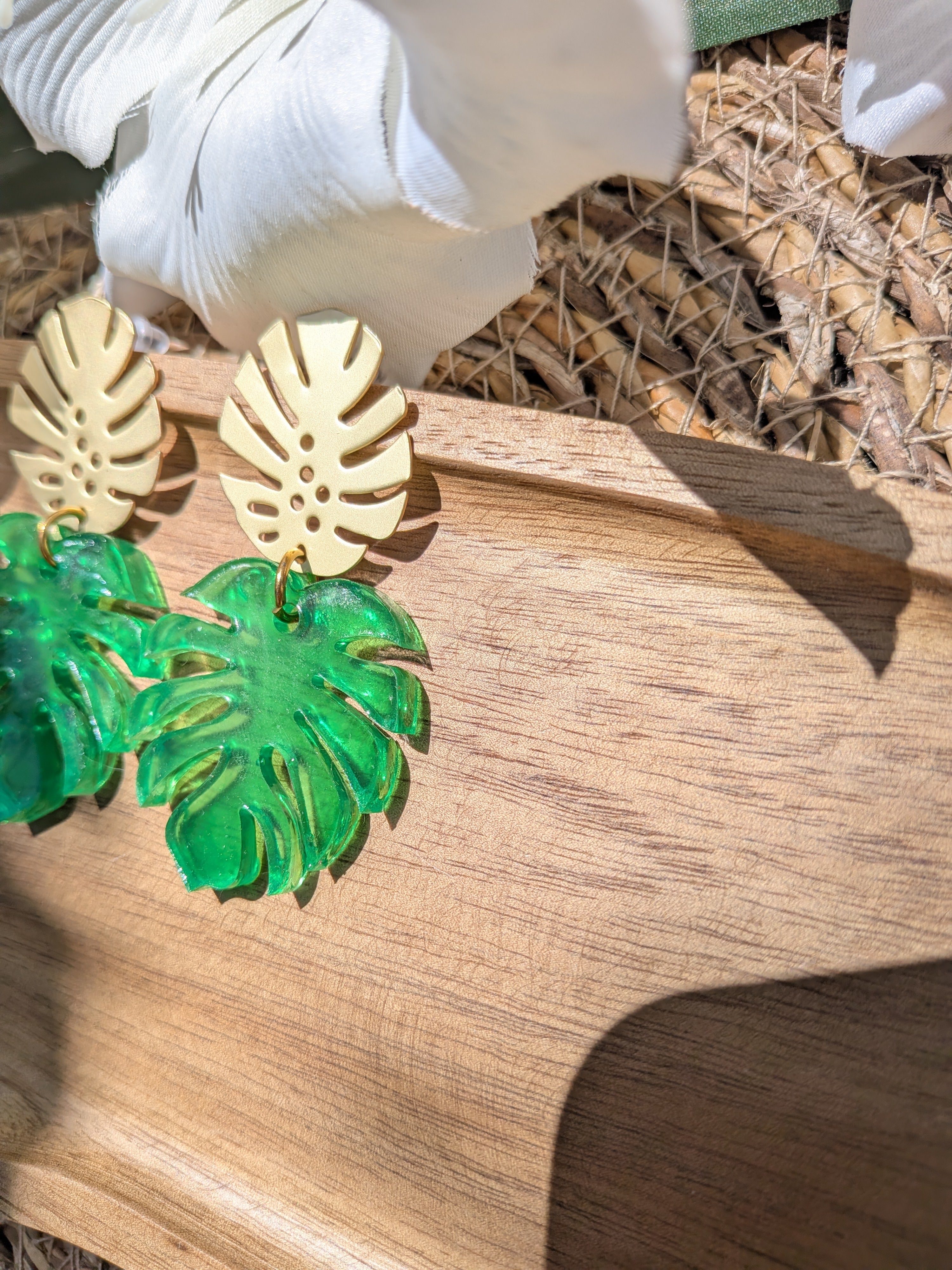 Boucles d'oreilles Feuille de Monstera – Résine Époxy Vert Vitrail