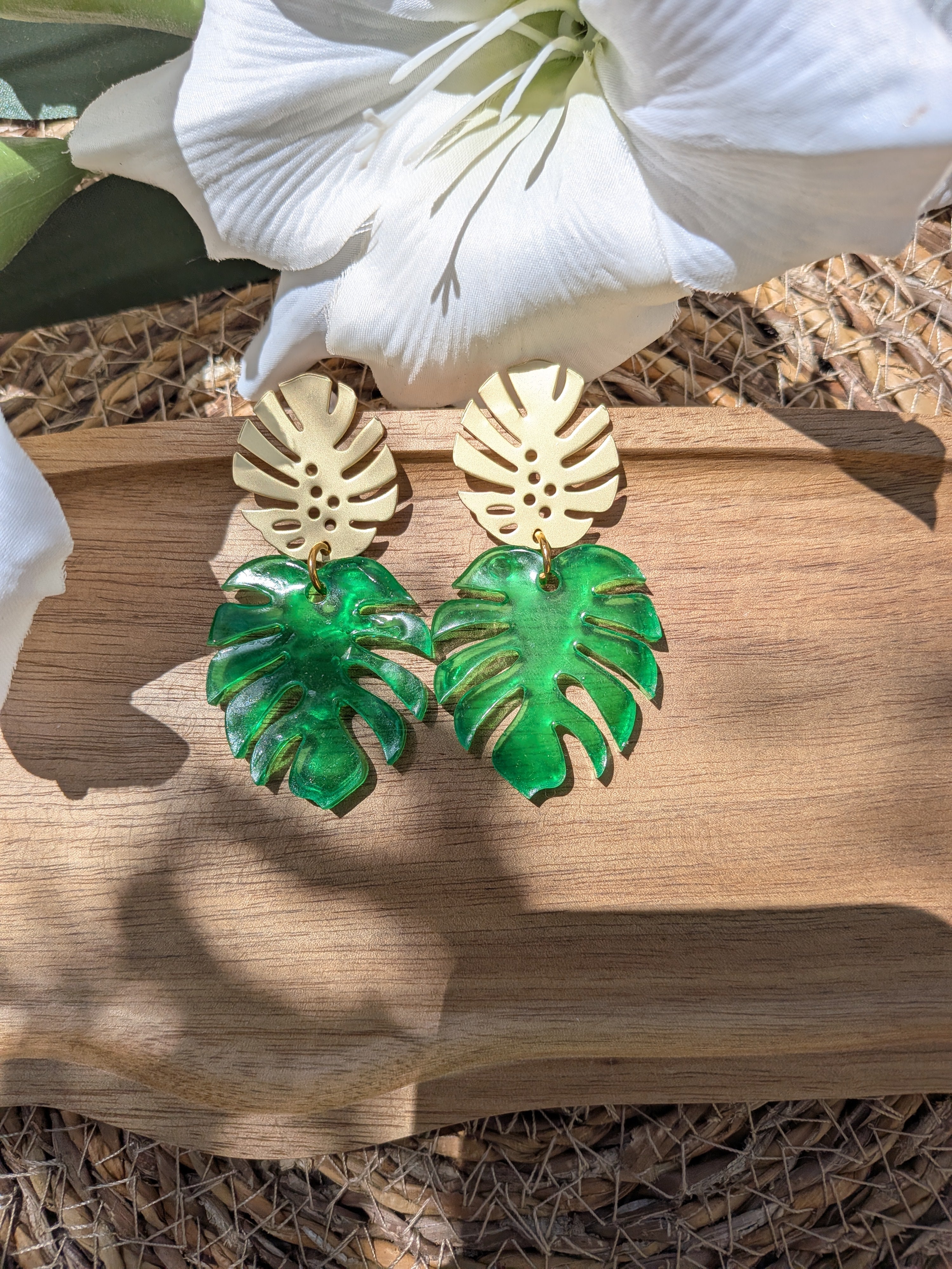 Boucles d'oreilles Feuille de Monstera – Résine Époxy Vert Vitrail