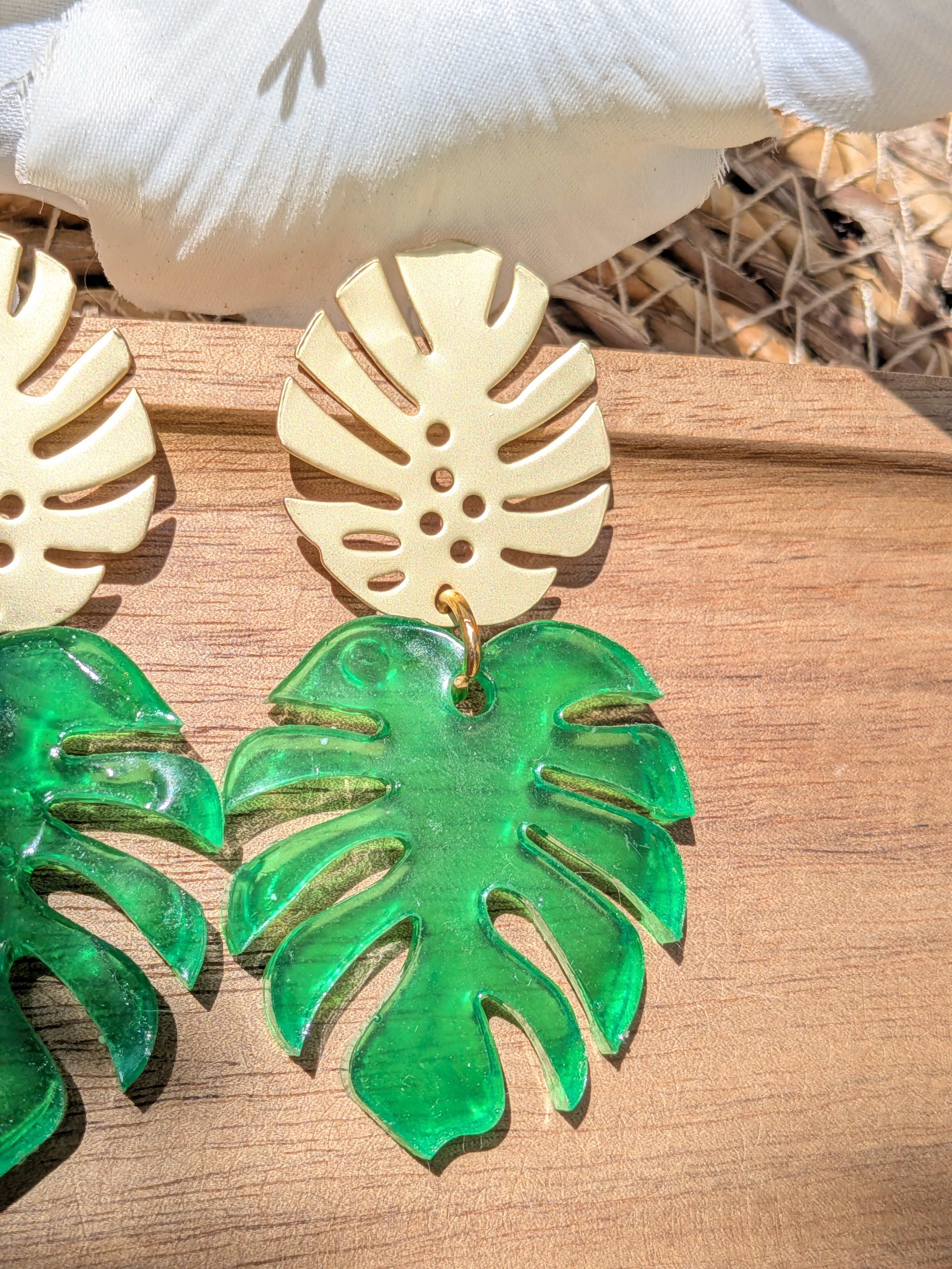 Boucles d'oreilles Feuille de Monstera – Résine Époxy Vert Vitrail
