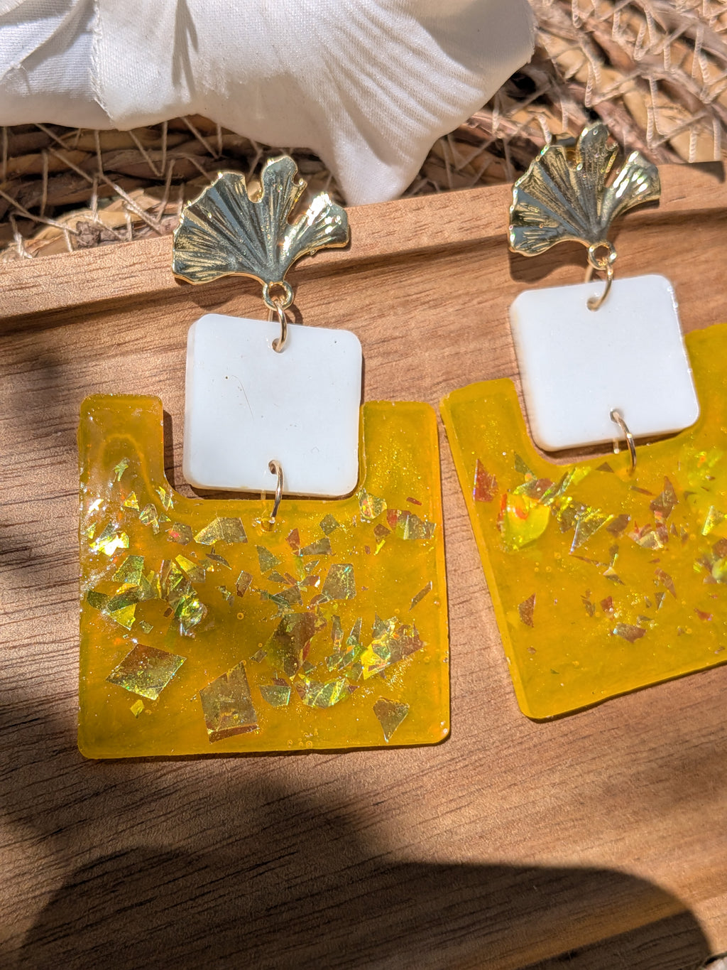 Boucles d'oreilles Géométriques en Résine Époxy – Orange, Jaune & Rouge