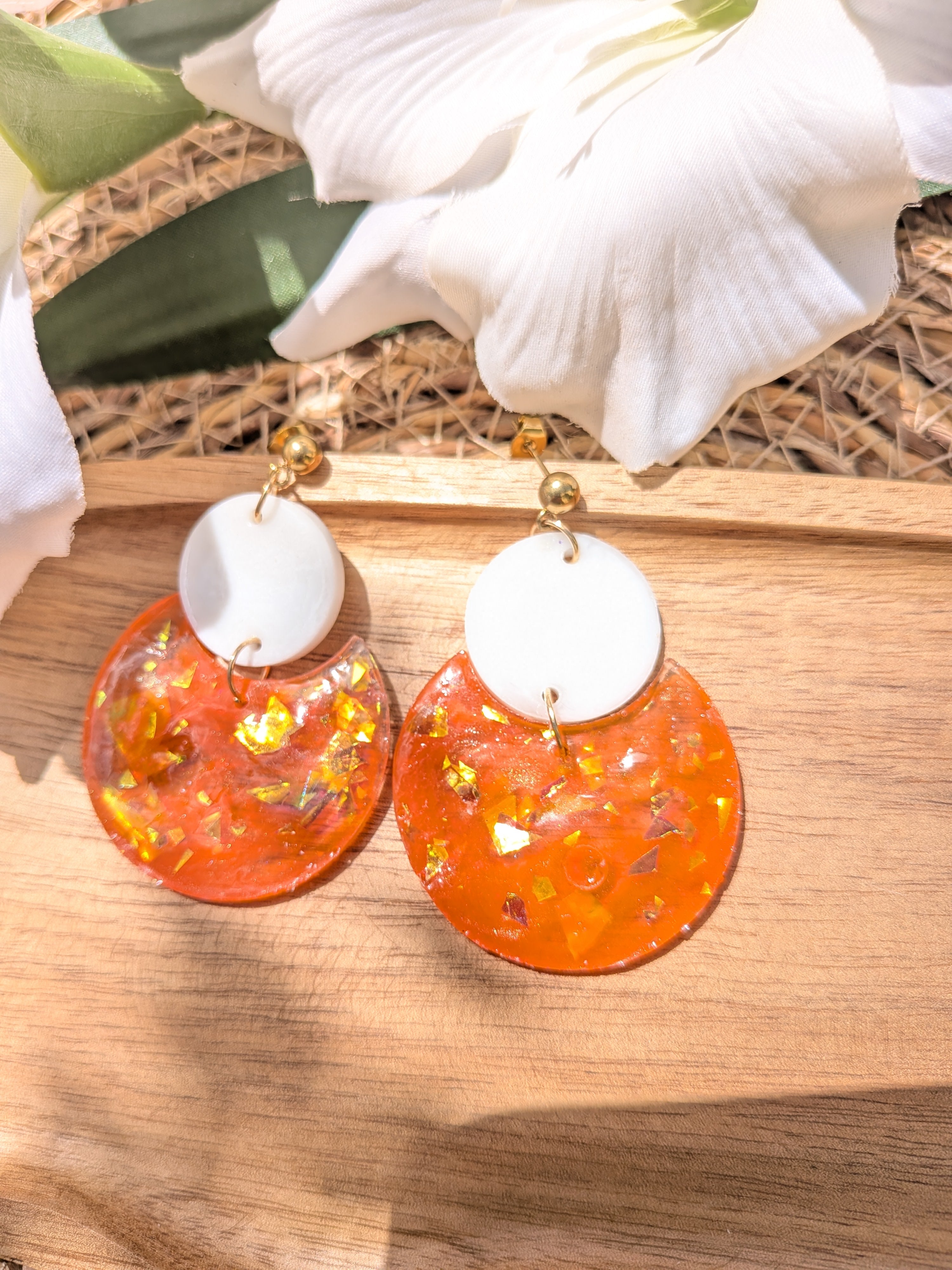 Boucles d'oreilles Géométriques en Résine Époxy – Orange, Jaune & Rouge
