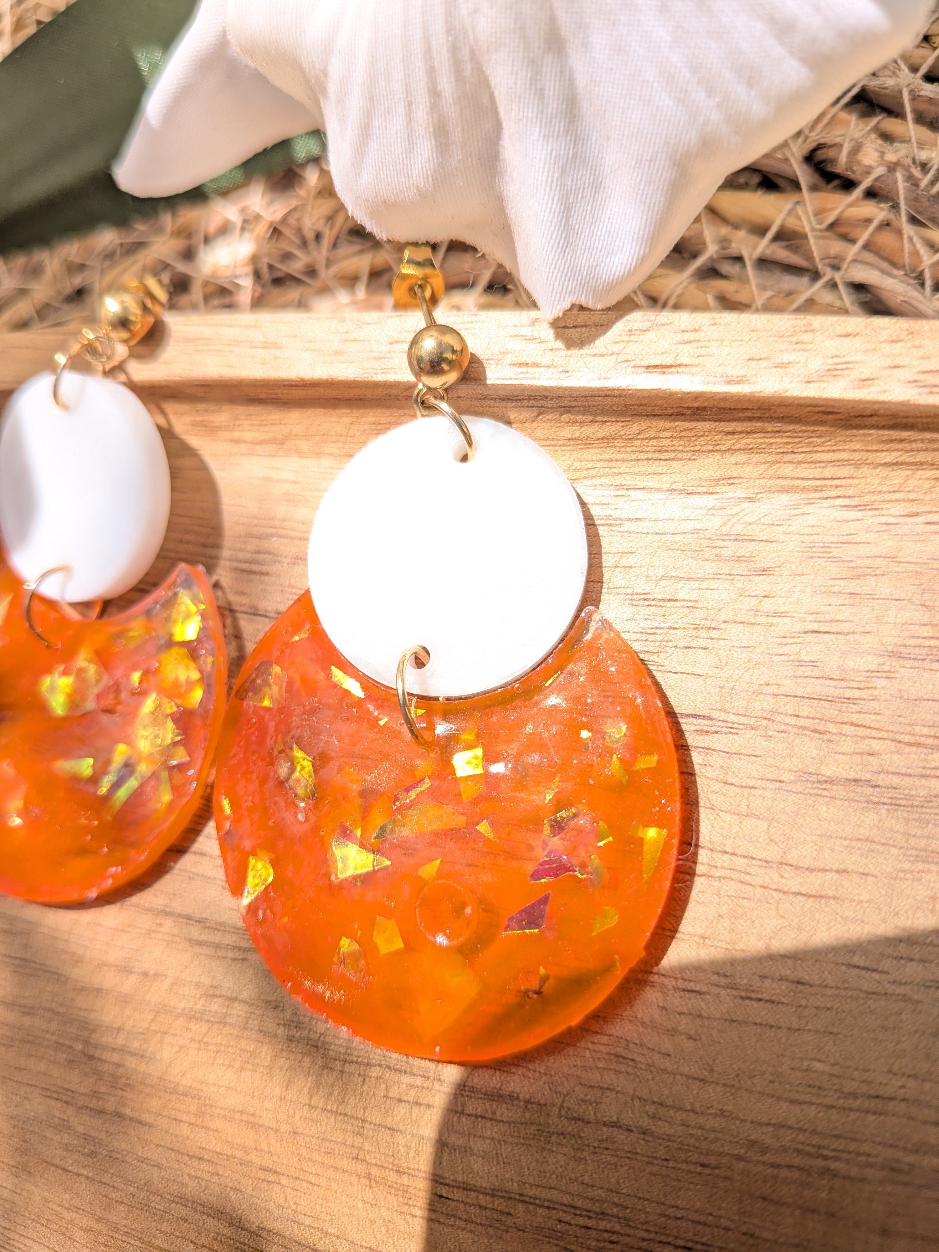 Boucles d'oreilles Géométriques en Résine Époxy – Orange, Jaune & Rouge