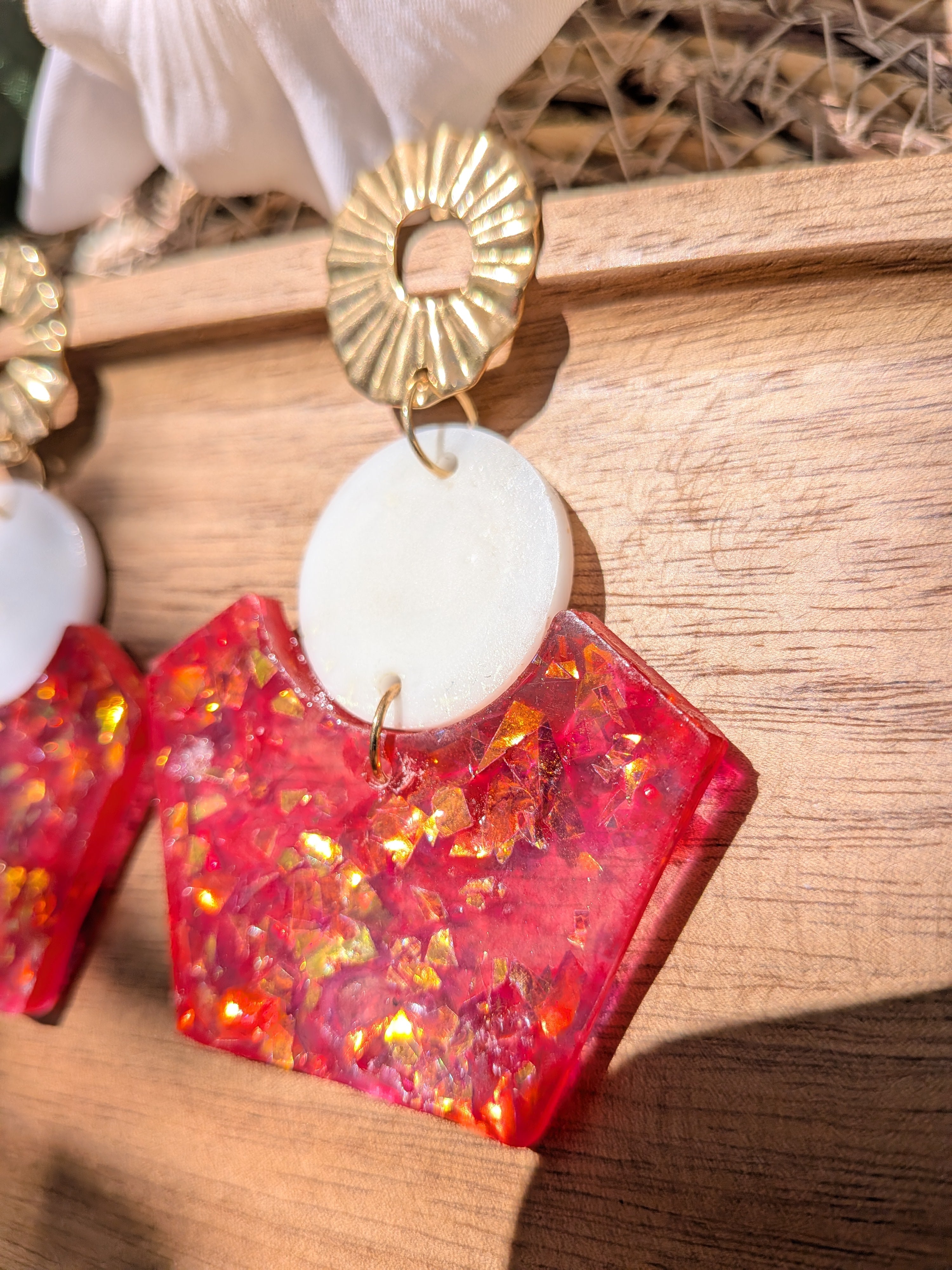 Boucles d'oreilles Géométriques en Résine Époxy – Orange, Jaune & Rouge