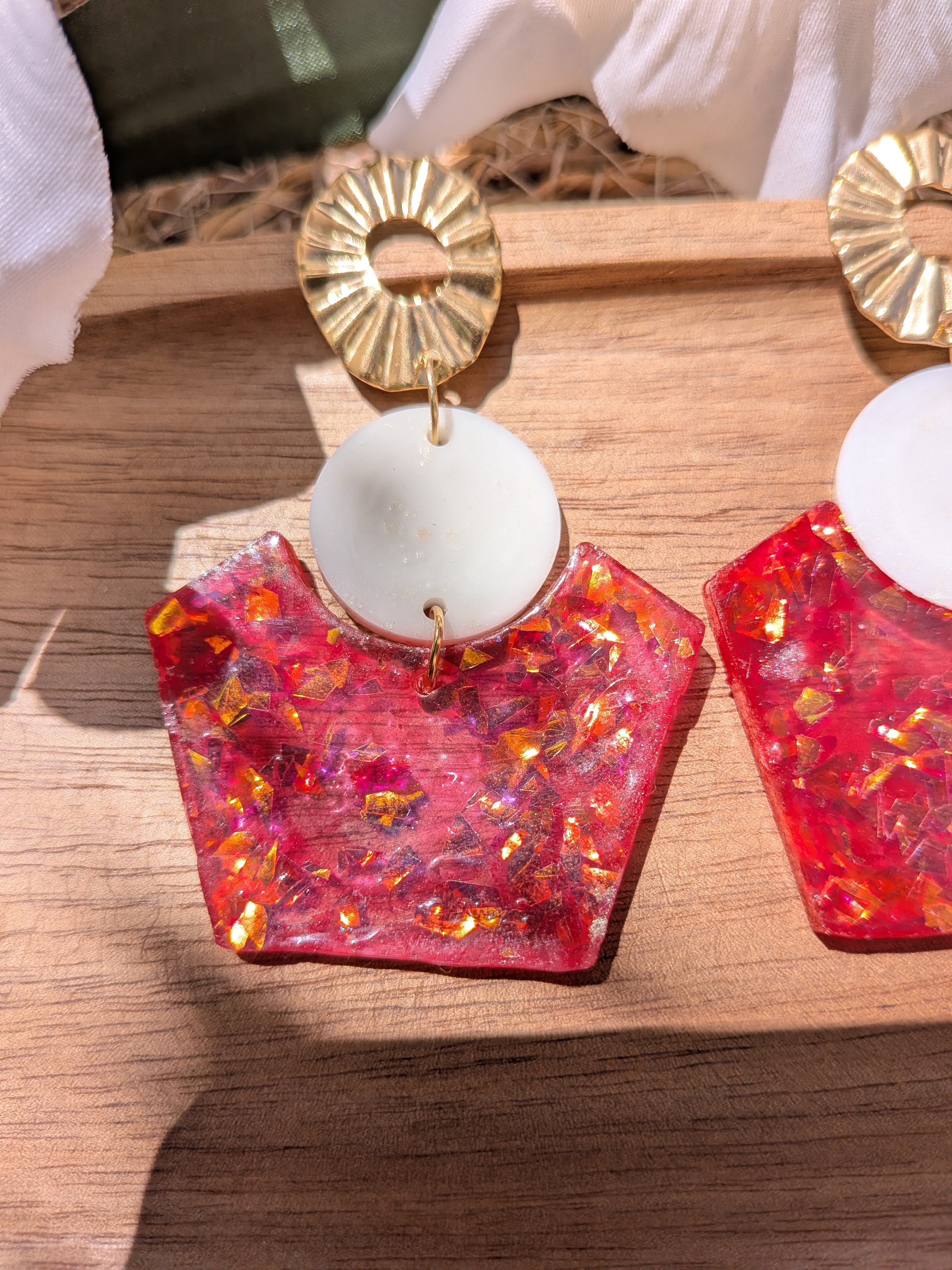 Boucles d'oreilles Géométriques en Résine Époxy – Orange, Jaune & Rouge