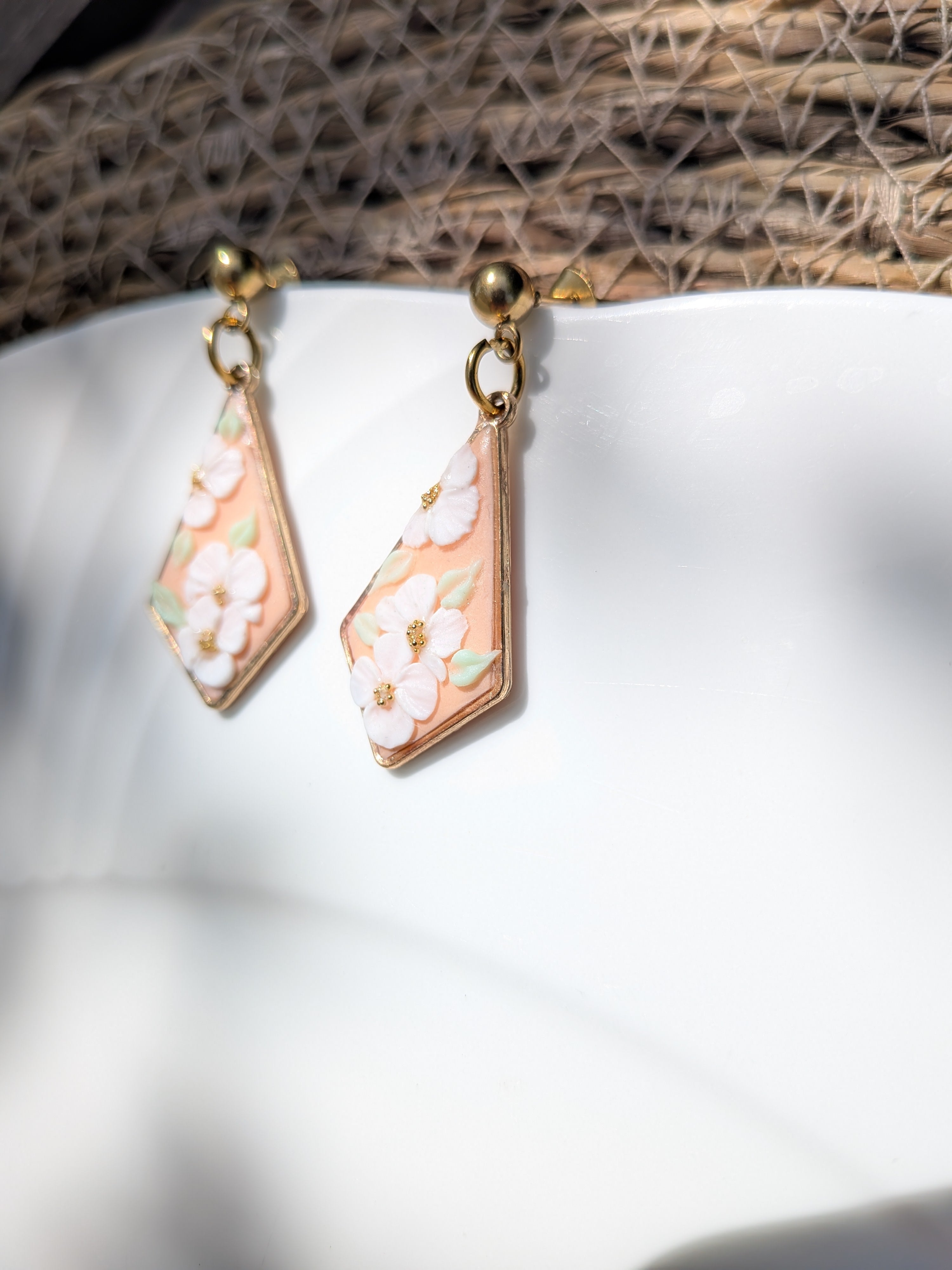 Boucles d'oreilles Géométriques – Pâte Polymère & Fleurs en Résine Nail Art