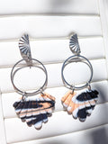 Boucles d'oreilles Marbrées – Éventail Argenté & Anneau Acier
