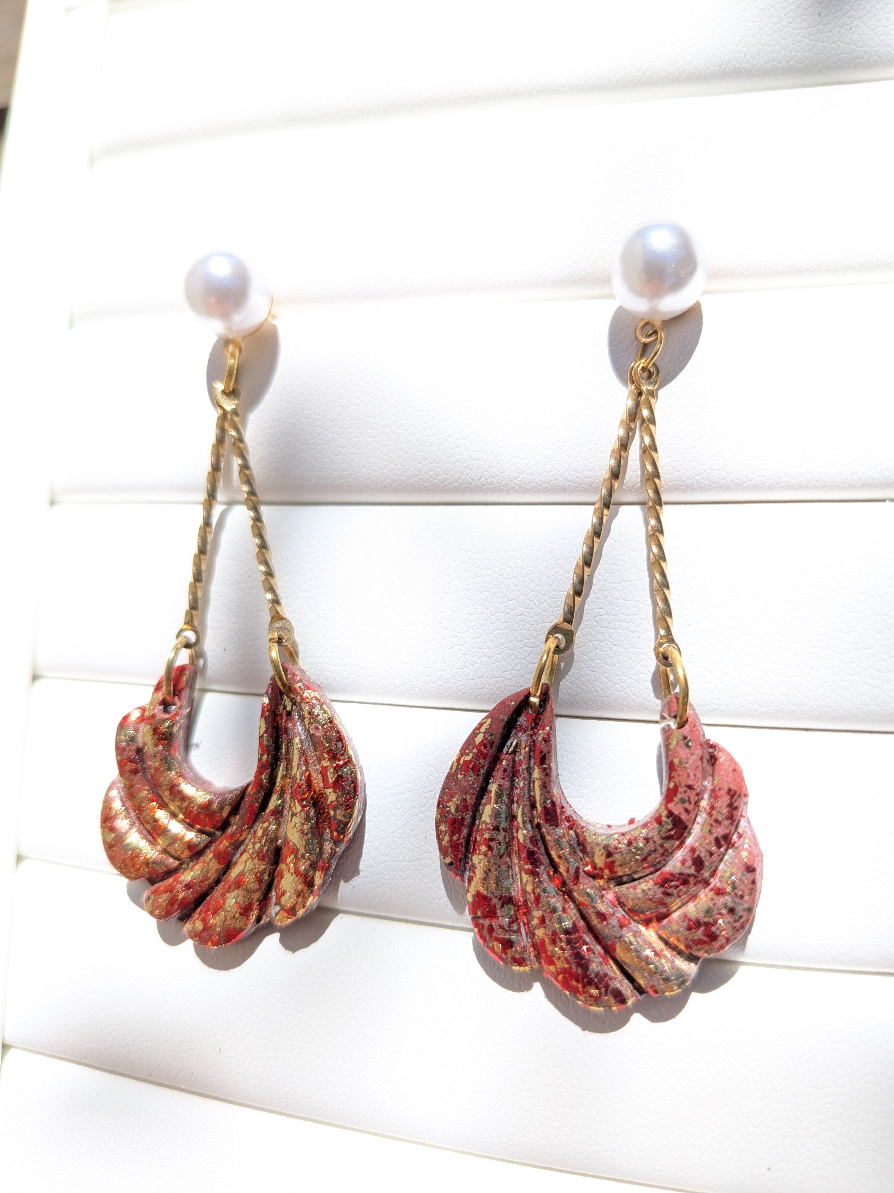 Boucles d'oreilles Pendantes – Or & Pâte Polymère Rouge Orange