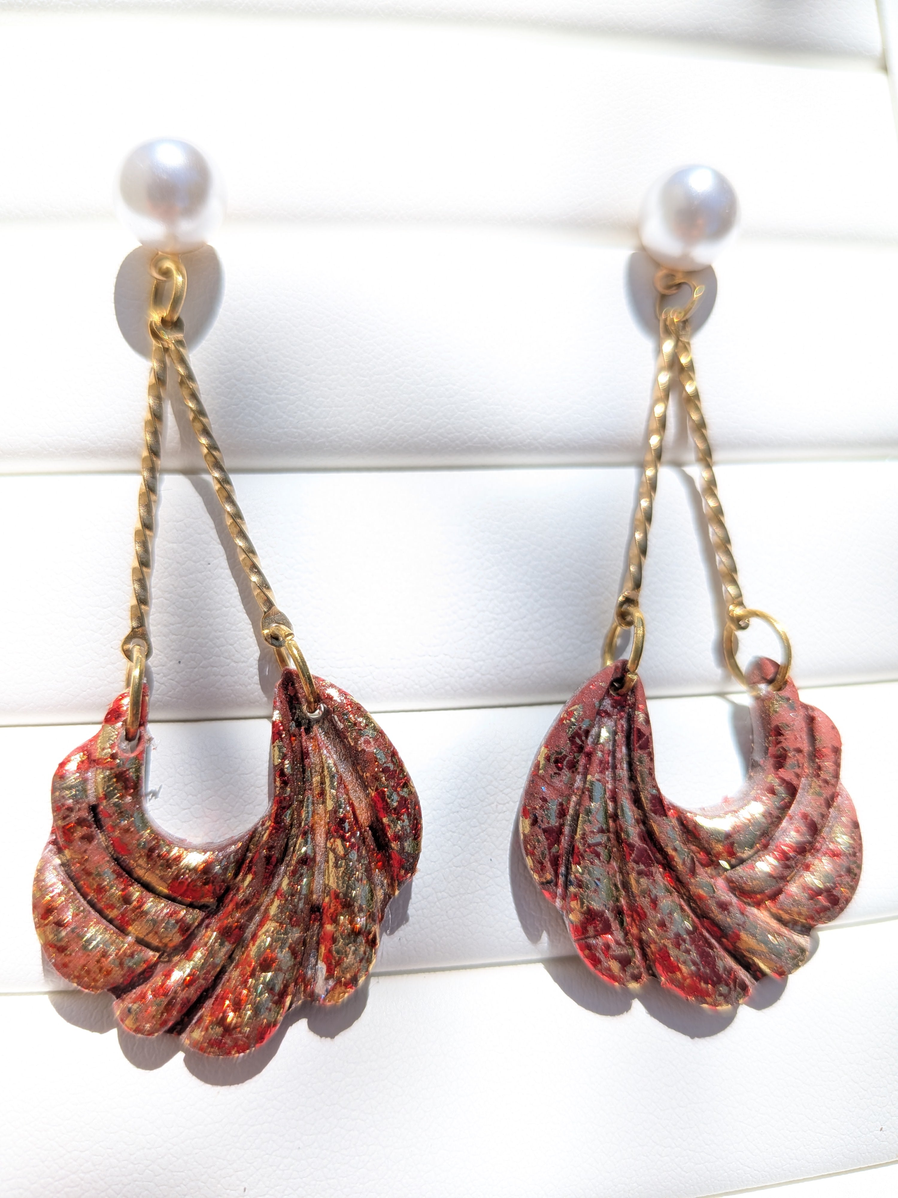 Boucles d'oreilles Pendantes – Or & Pâte Polymère Rouge Orange
