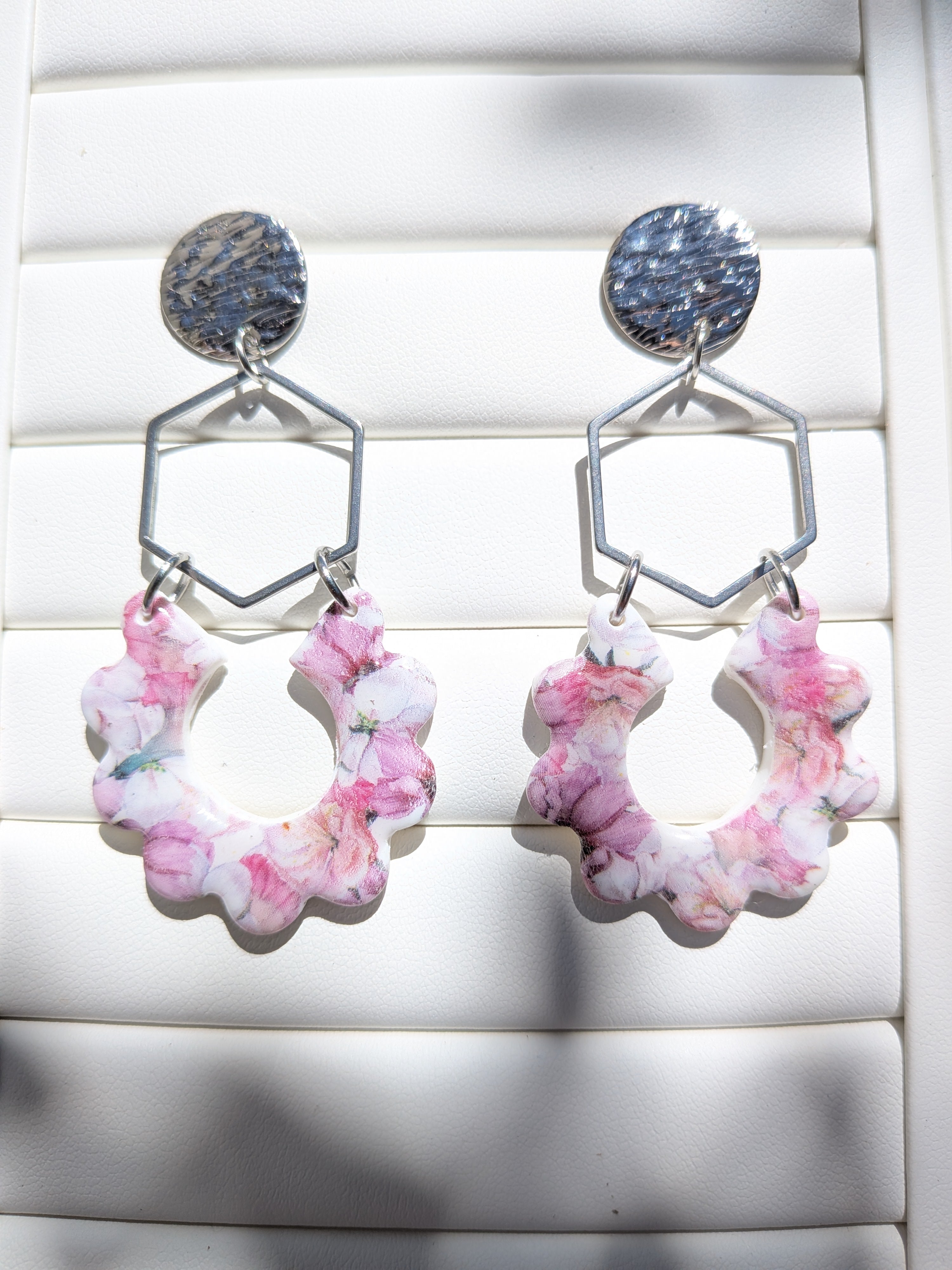 Boucles d'oreilles Hexagone Printemps – Géométrique en Acier Argenté
