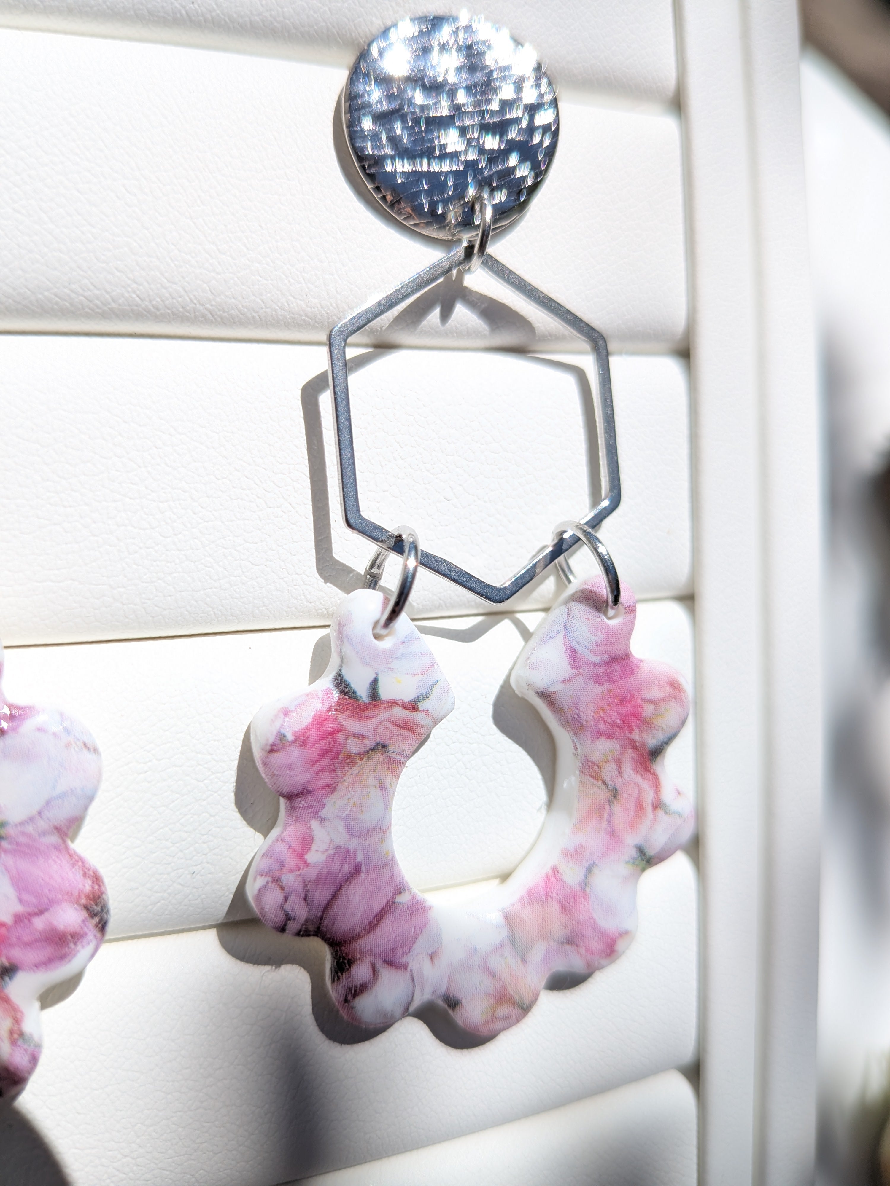 Boucles d'oreilles Hexagone Printemps – Géométrique en Acier Argenté