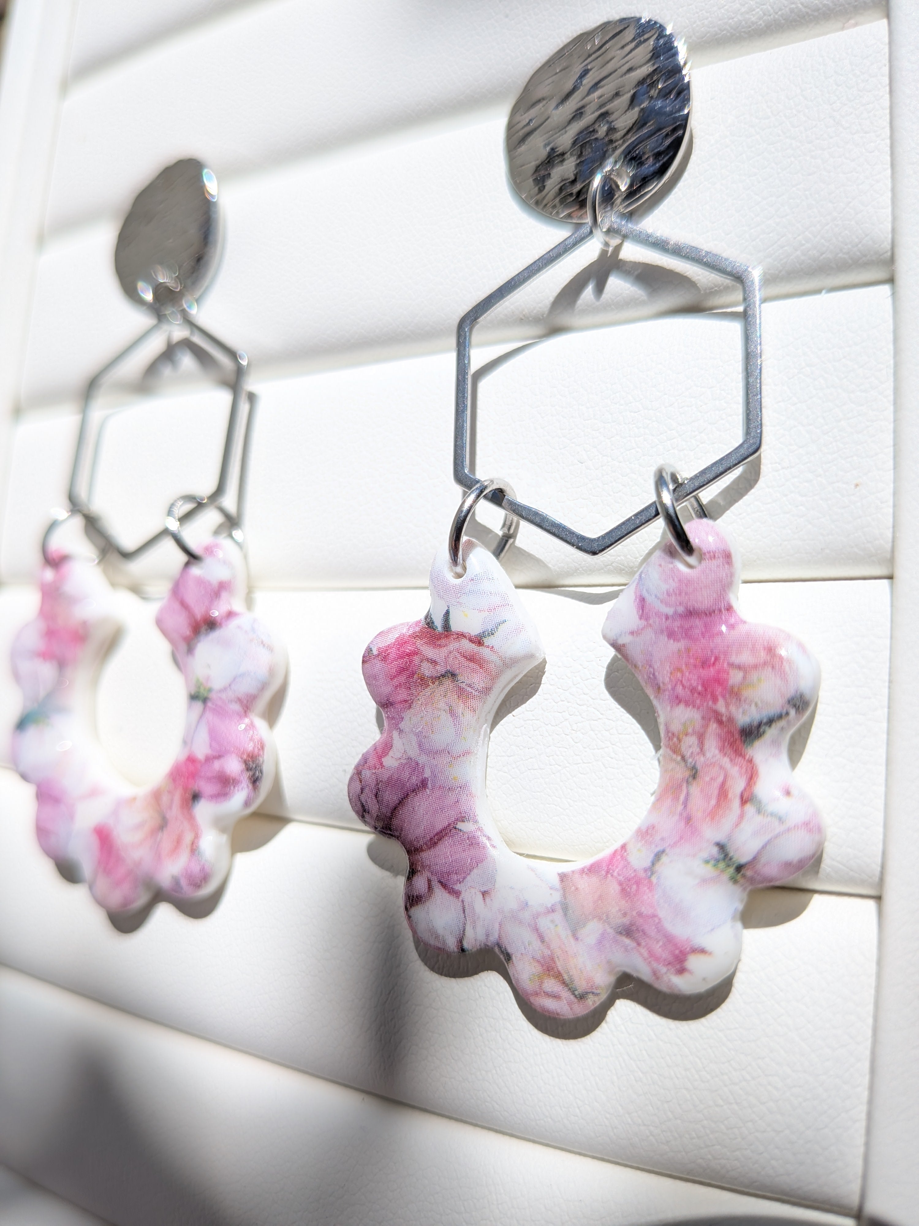 Boucles d'oreilles Hexagone Printemps – Géométrique en Acier Argenté