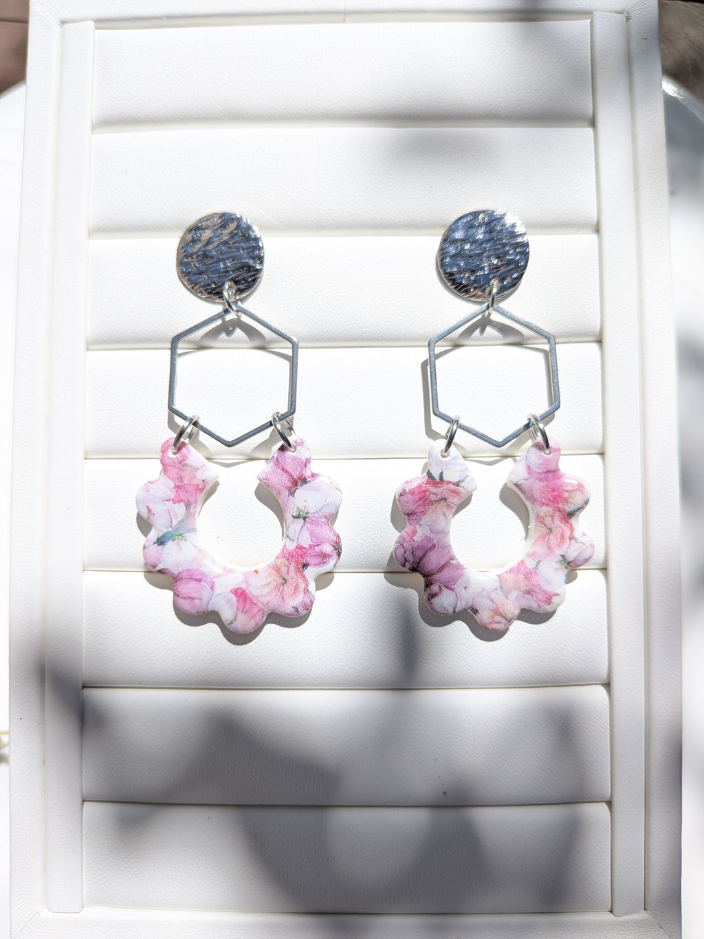 Boucles d'oreilles Hexagone Printemps – Géométrique en Acier Argenté