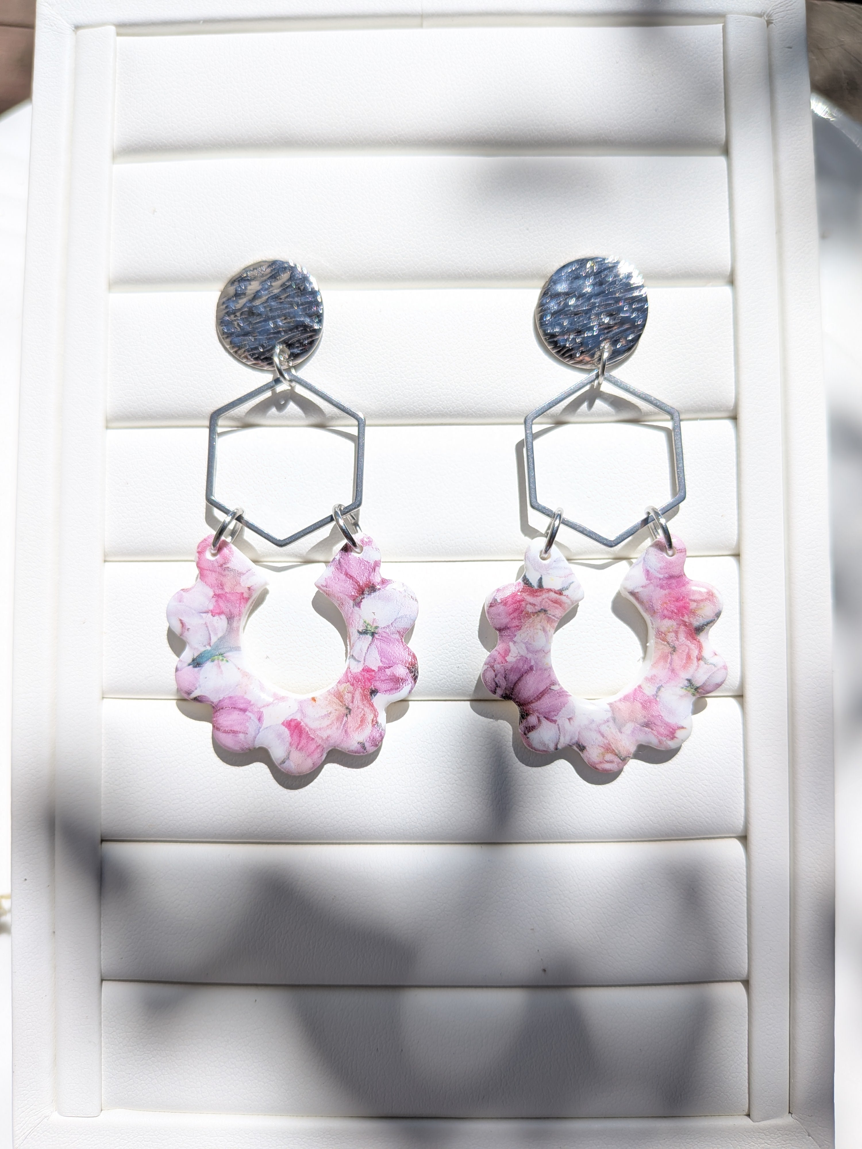 Boucles d'oreilles Hexagone Printemps – Géométrique en Acier Argenté