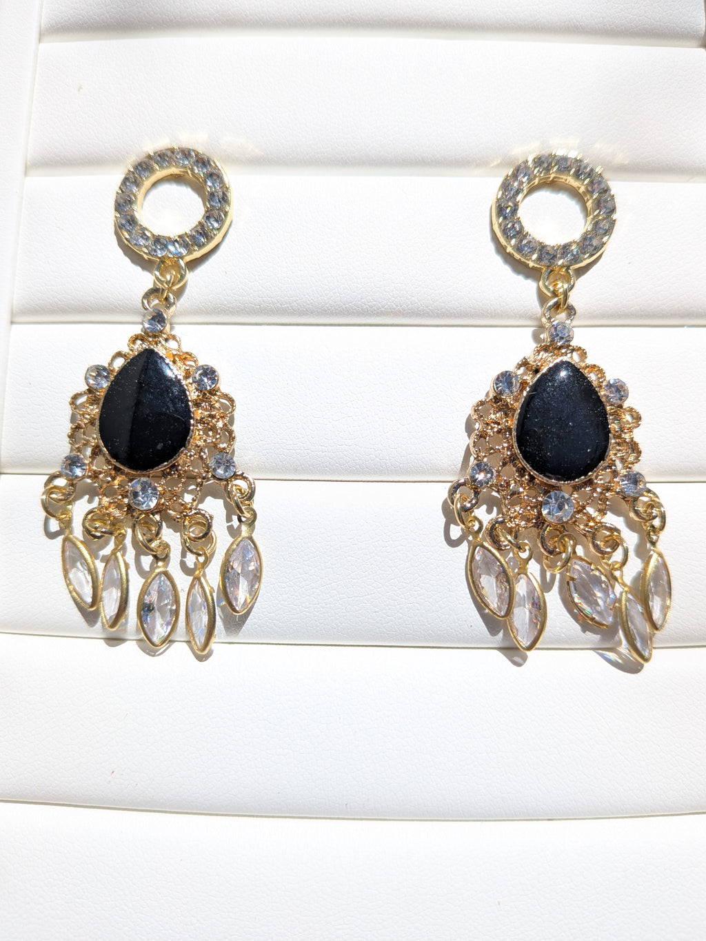 Boucles d'oreilles en or, noires et diamants en verre