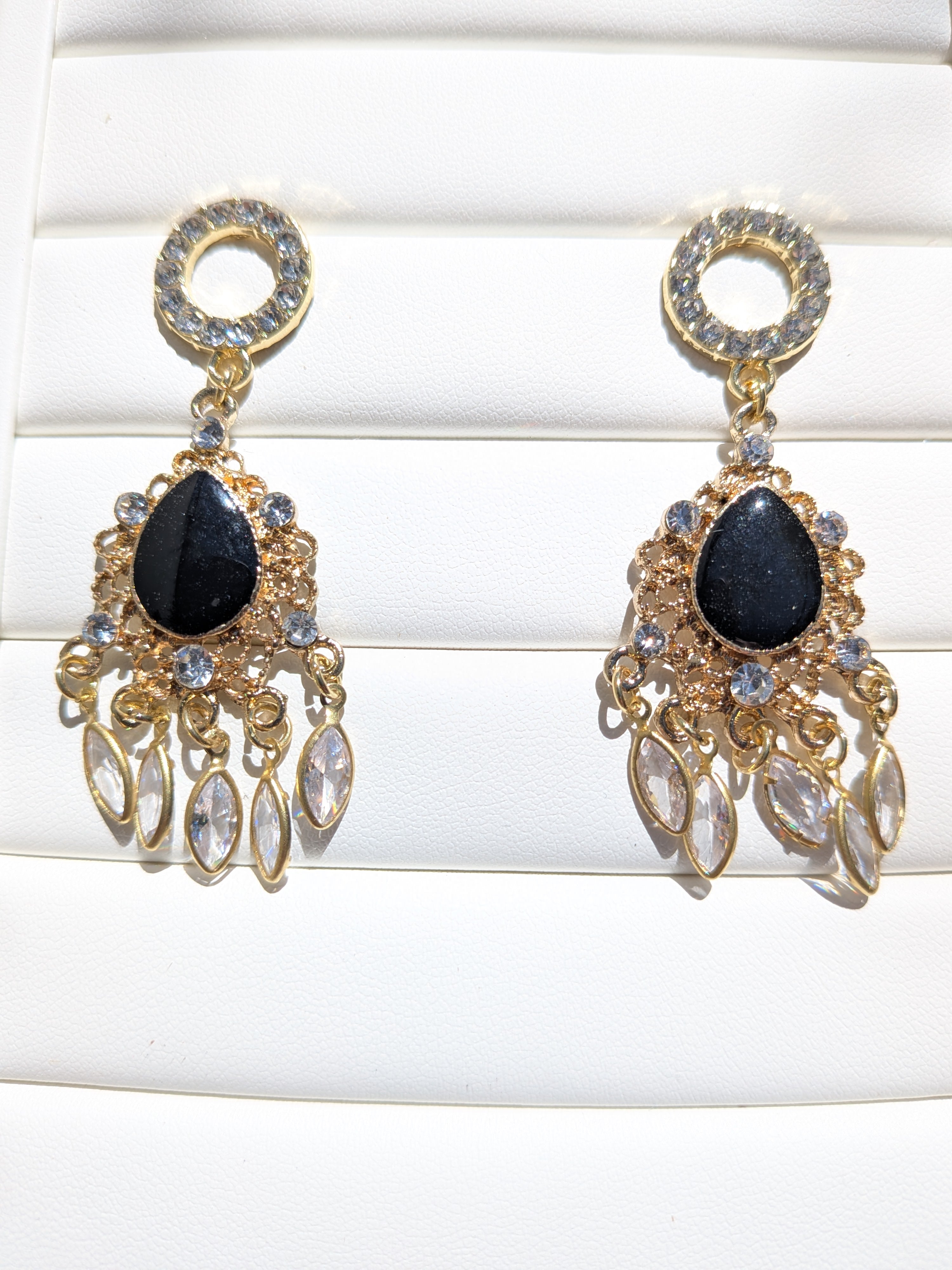 Boucles d'oreilles en or, noires et diamants en verre