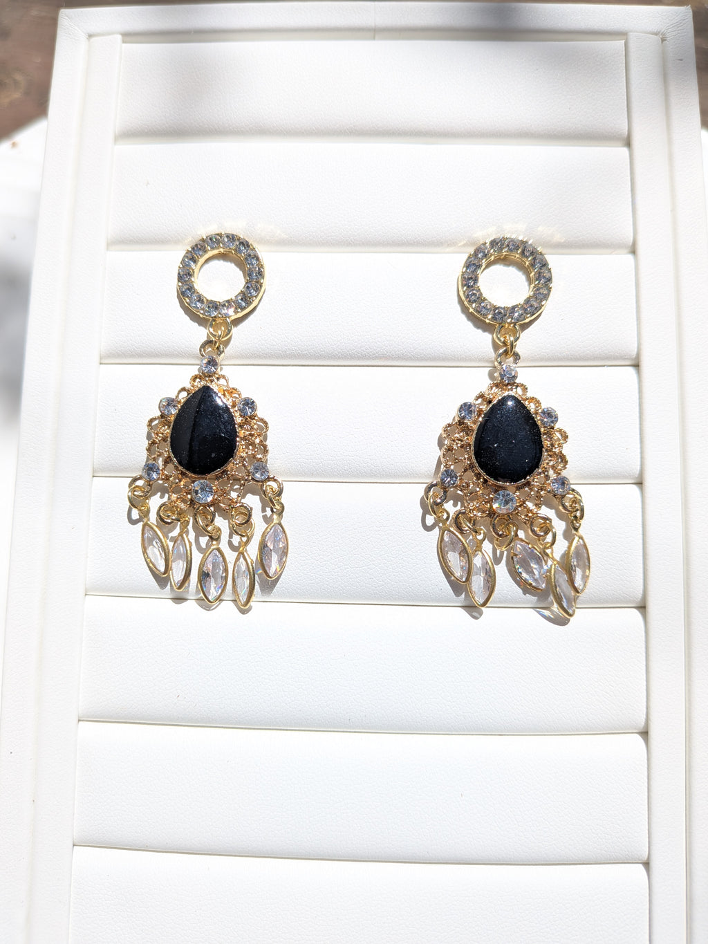 Boucles d'oreilles en or, noires et diamants en verre