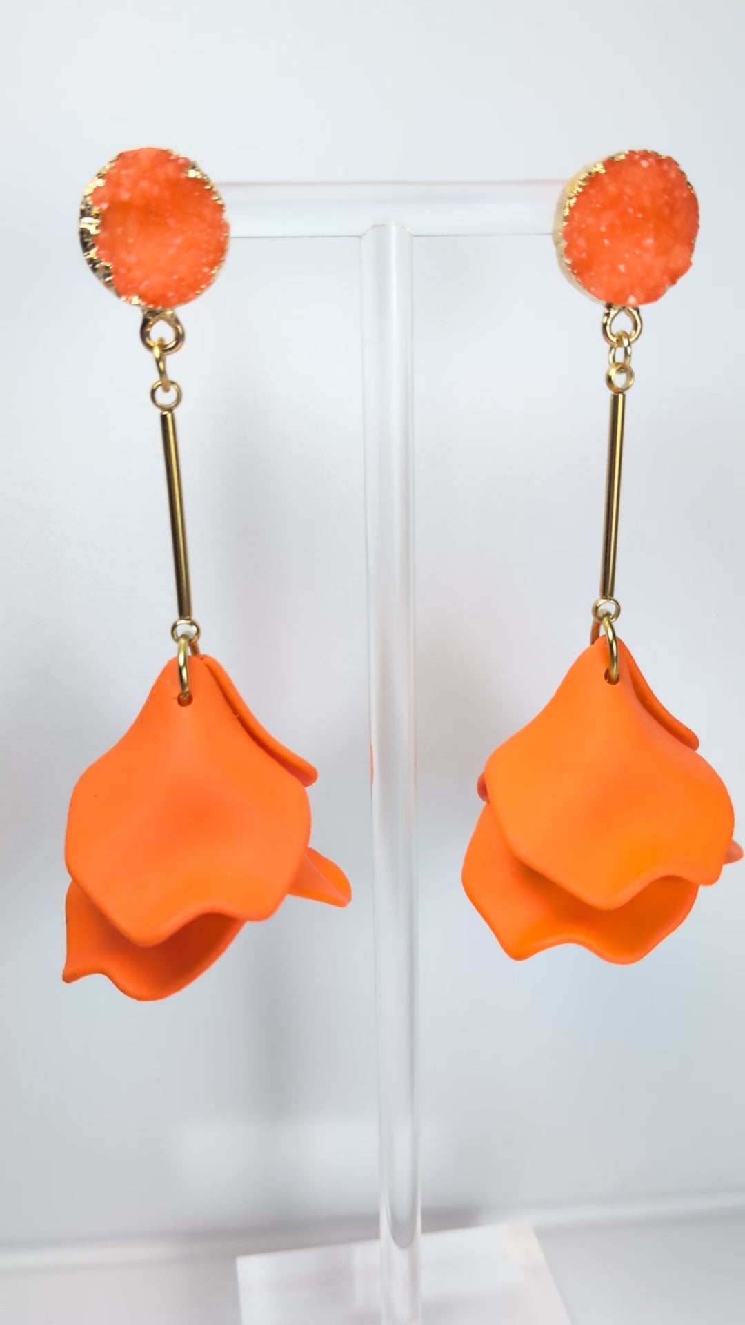 Boucles d'oreilles pendantes pétales acryliques colorées – Collection Arabella