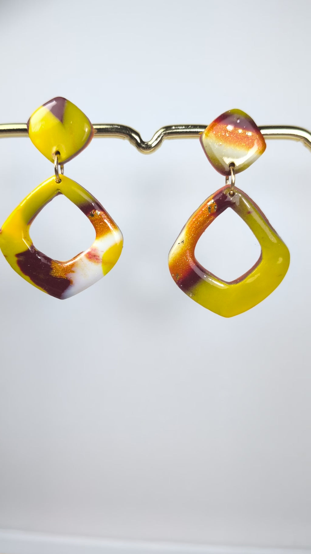 Boucles d'oreilles Alhambra – gouttes en pâte polymère blanc, jaune, prune & orange