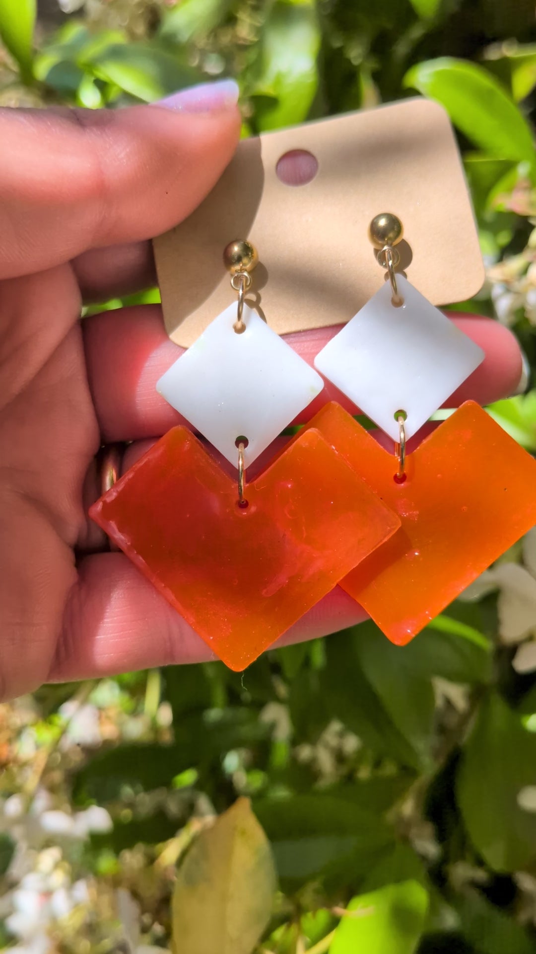 Boucles d'oreilles Géométriques en Résine Époxy – Orange, Jaune & Rouge