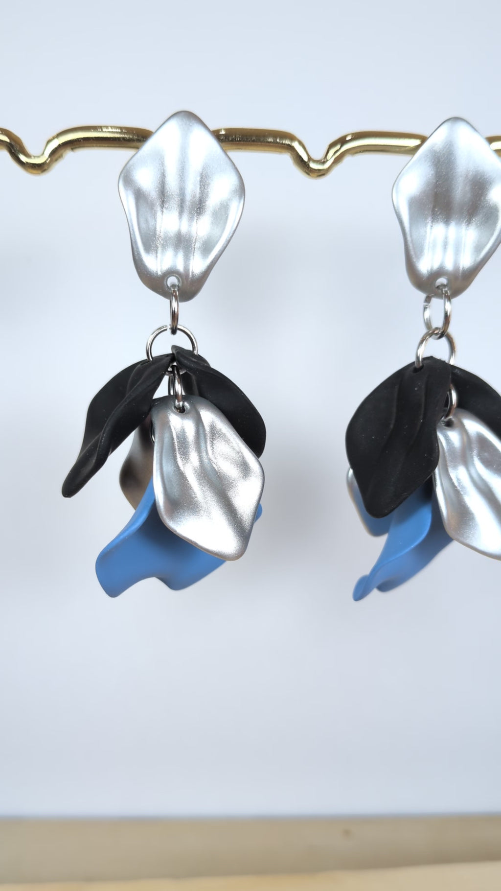 Boucles d'oreilles pétales acrylique tricolores en cascade