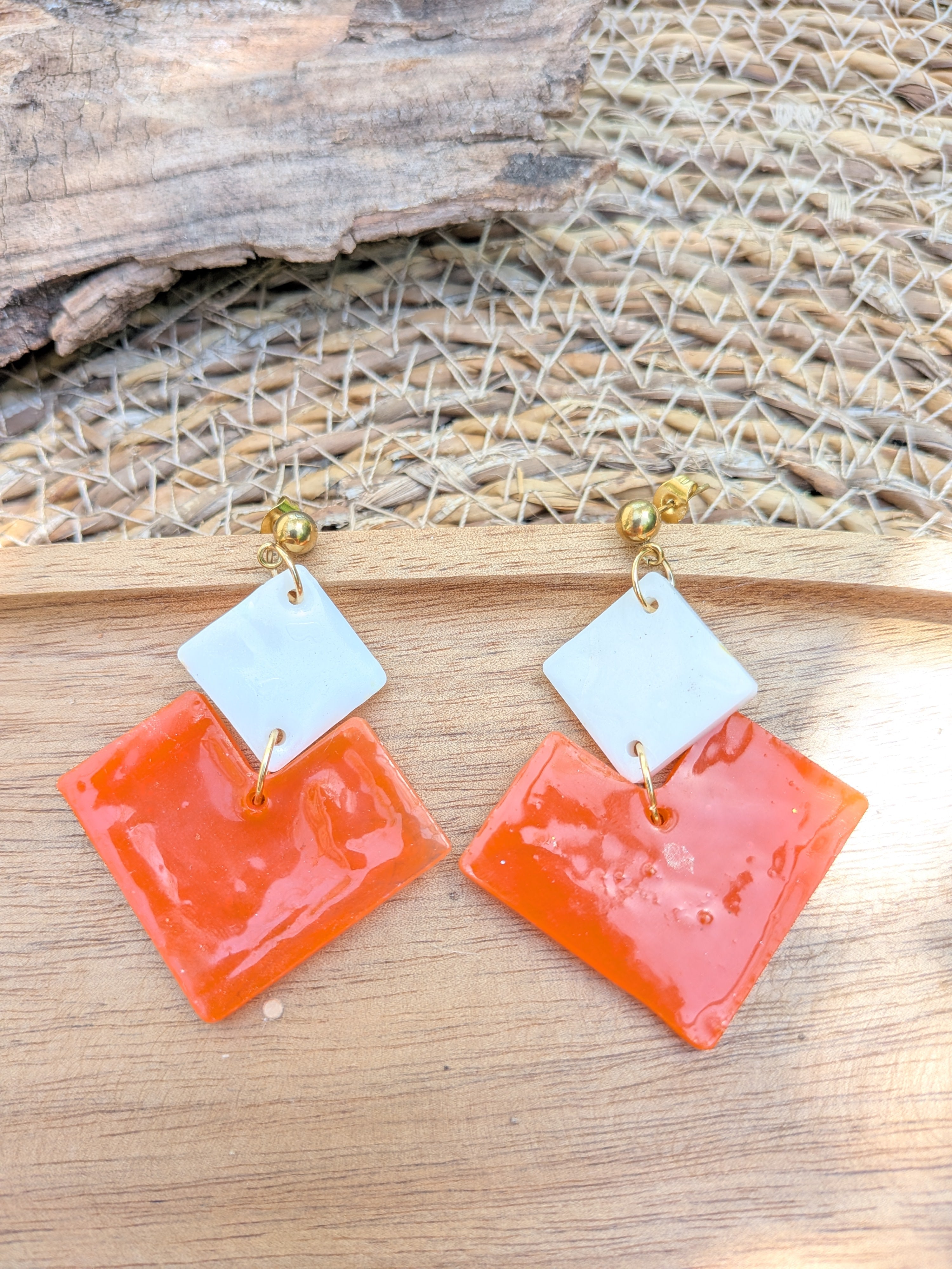 Boucles d'oreilles Géométriques en Résine Époxy – Orange, Jaune & Rouge