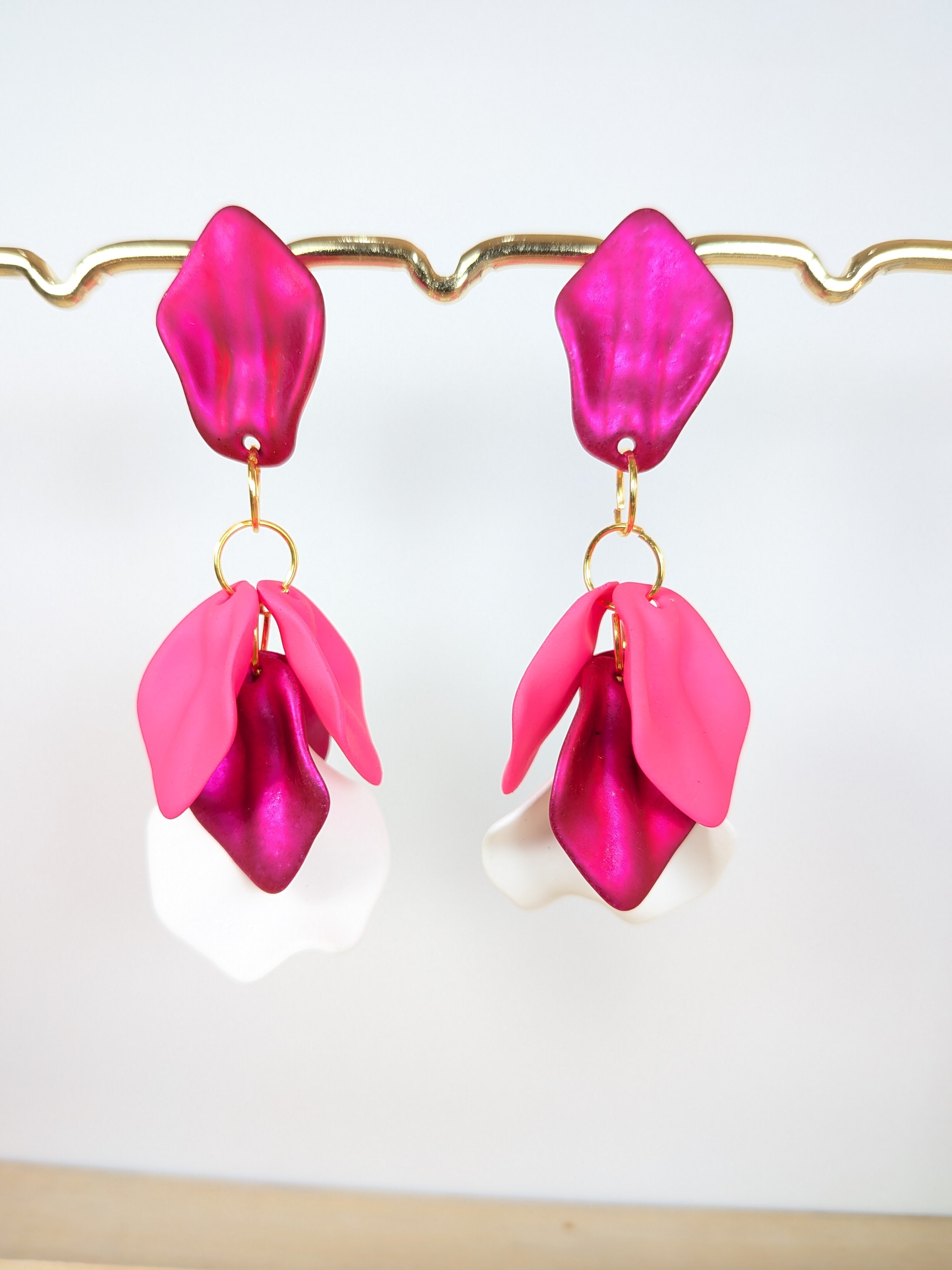 Boucles d'oreilles pétales acrylique tricolores en cascade