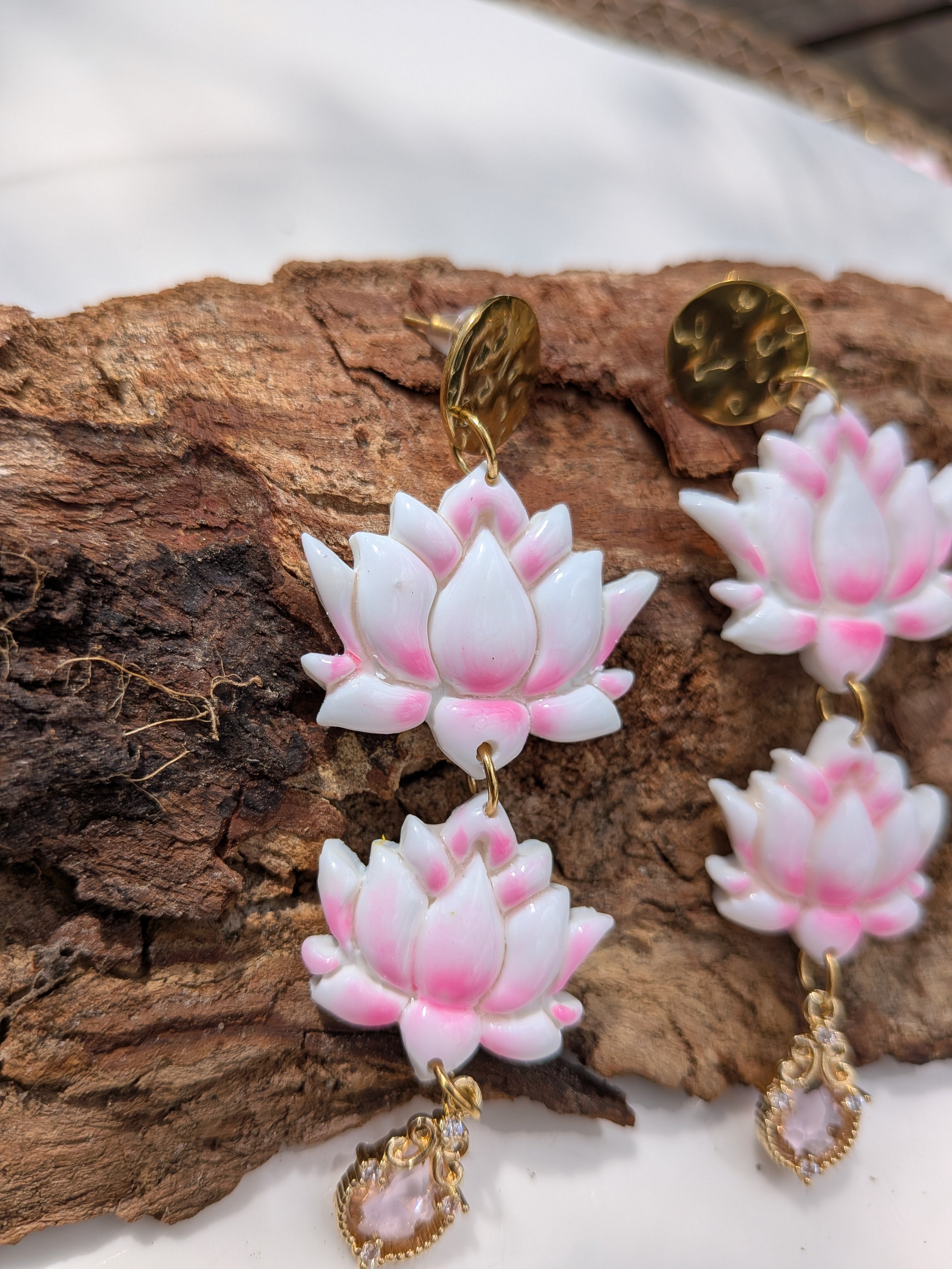 Boucles d'oreilles lotus longues, inspiration asiatique