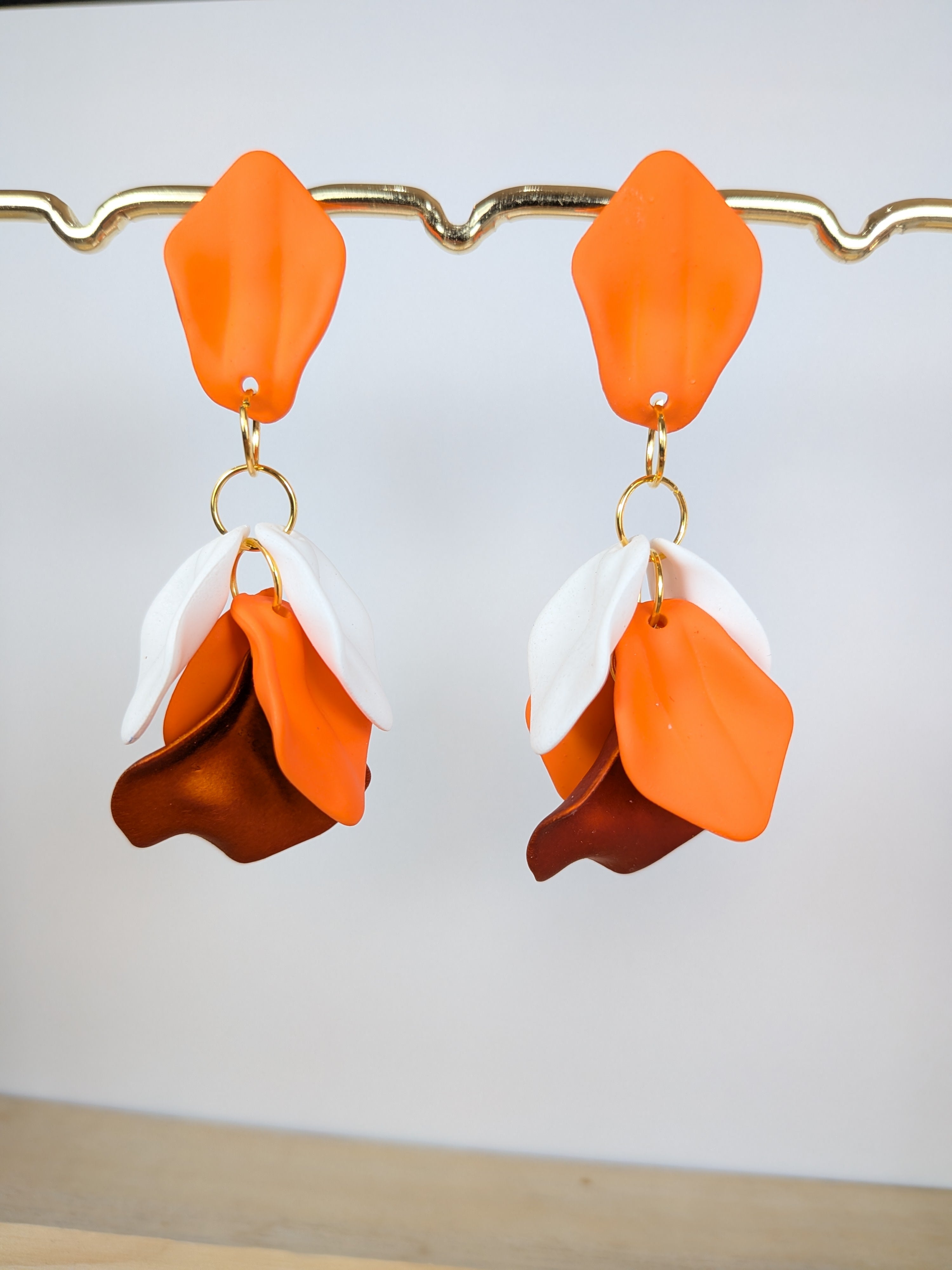 Boucles d'oreilles pétales acrylique tricolores en cascade