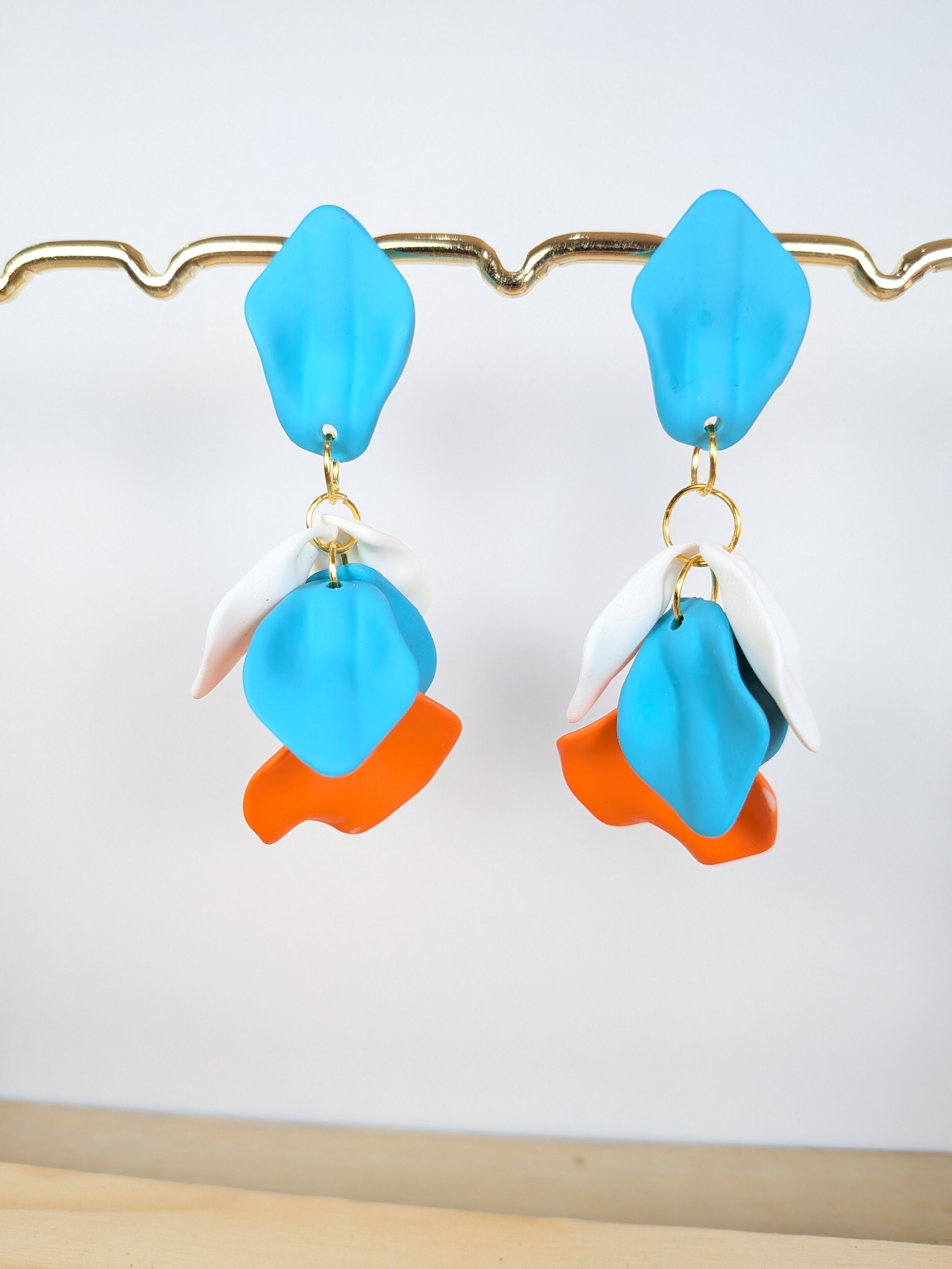 Boucles d'oreilles pétales acrylique tricolores en cascade