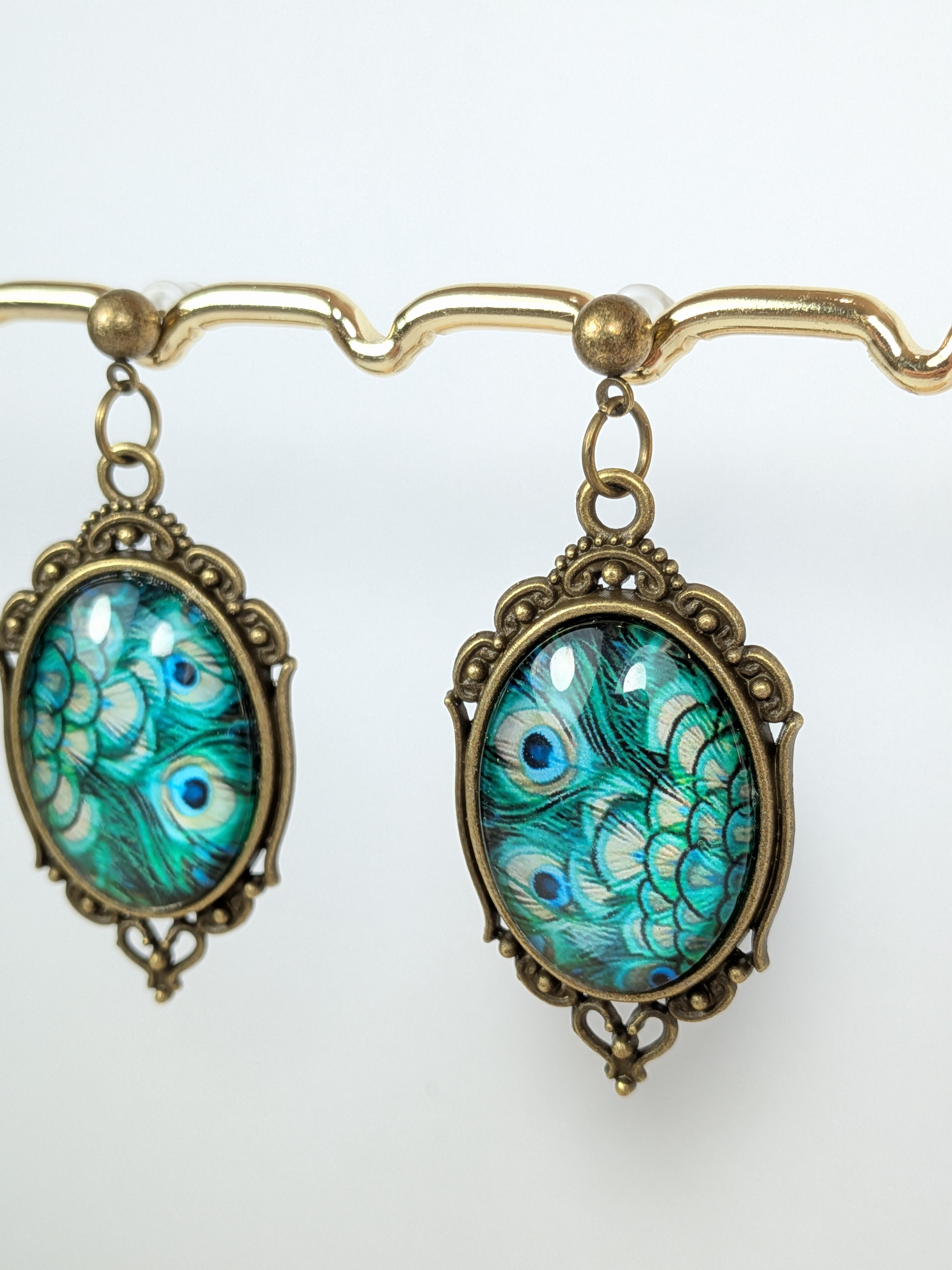 Boucles d'oreilles vintage cabochon roses et paons